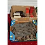 A QUANTITY OF UNBOXED AND ASSORTED HORNBY O GAUGE MODEL RAILWAY ITEMS, to include No.40 tank