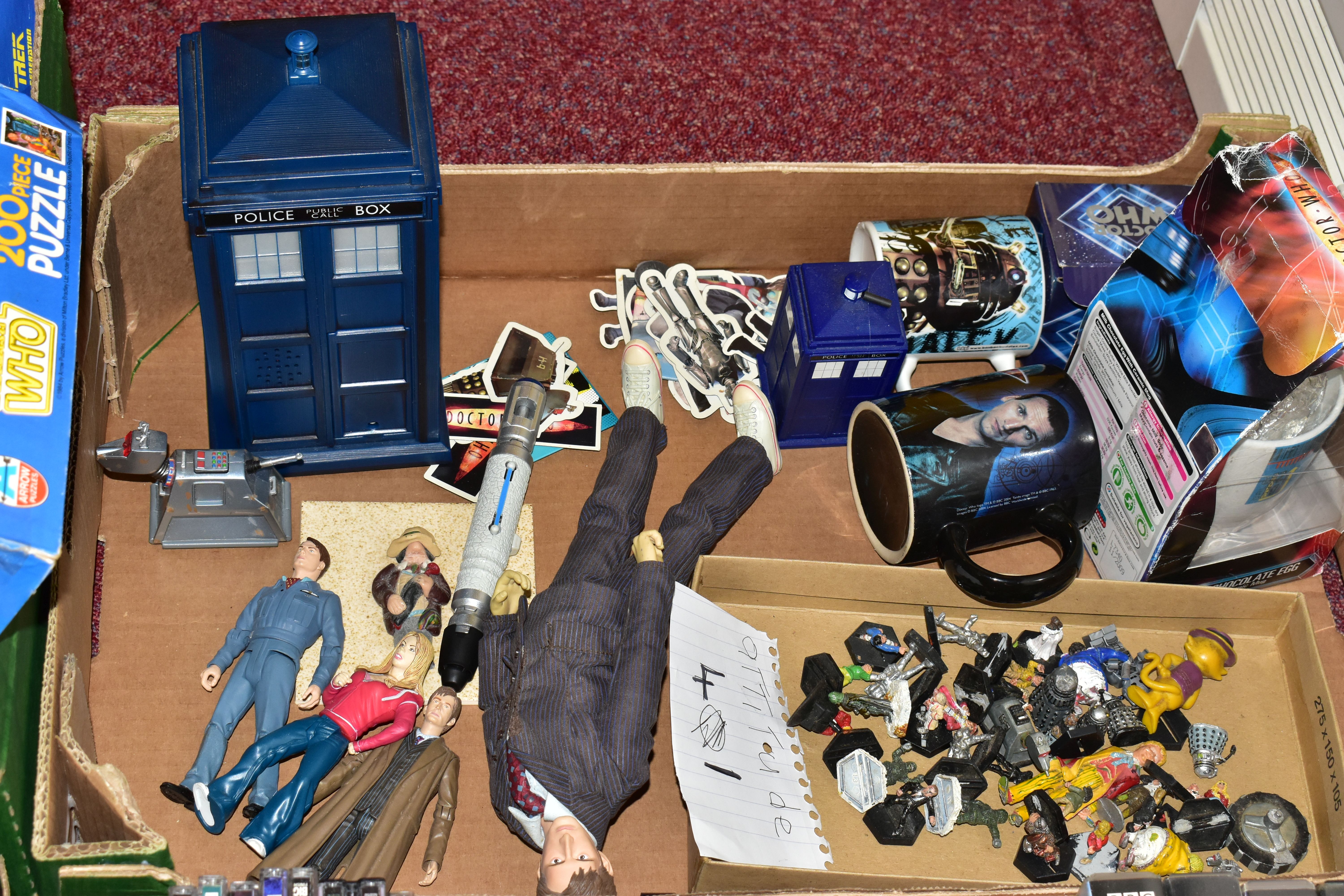 A COLLECTION OF ASSORTED DOCTOR WHO MEMORABILIA, GAMES, VIDEOS AND DVD'S ETC., to include assorted - Image 6 of 6
