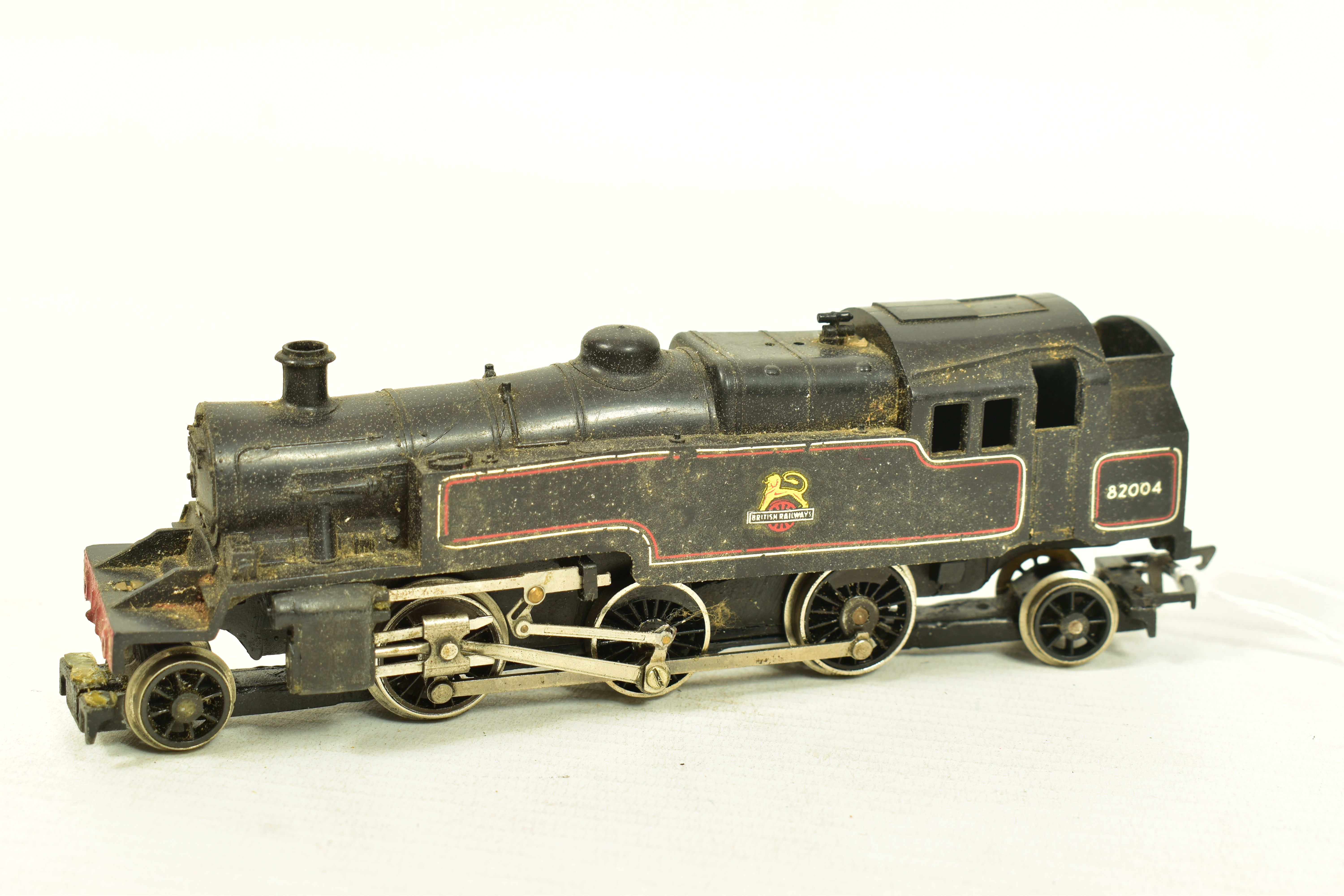 EIGHT BOXED TRI-ANG OO GAUGE CLASS 3 TANK LOCOMOTIVES, all No.82004 in B.R. green or black liveries, - Image 8 of 15