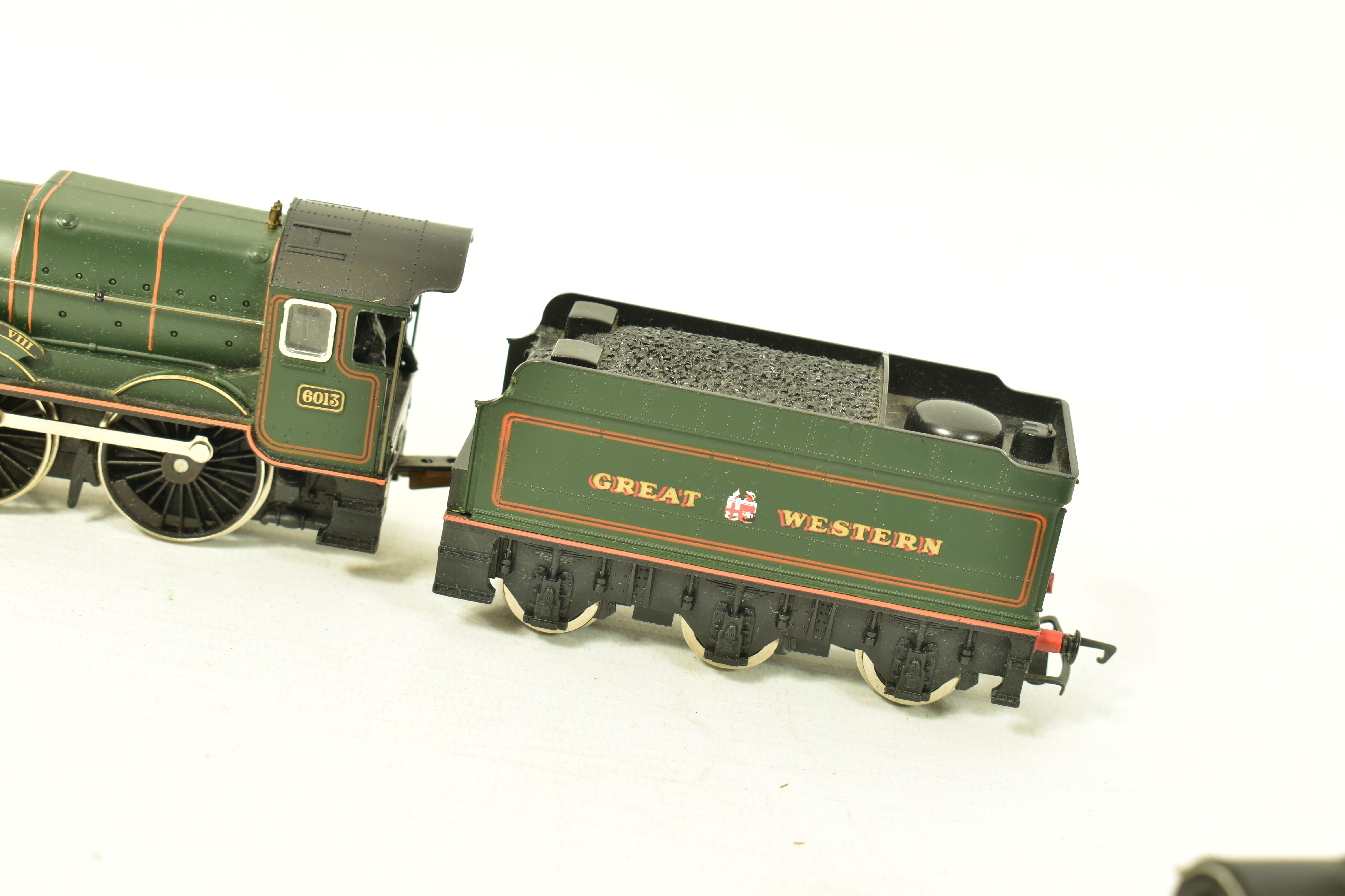 A QUANTITY OF BOXED AND UNBOXED HORNBY RAILWAYS OO GAUGE LOCOMOTIVES, to include unboxed King - Image 8 of 11