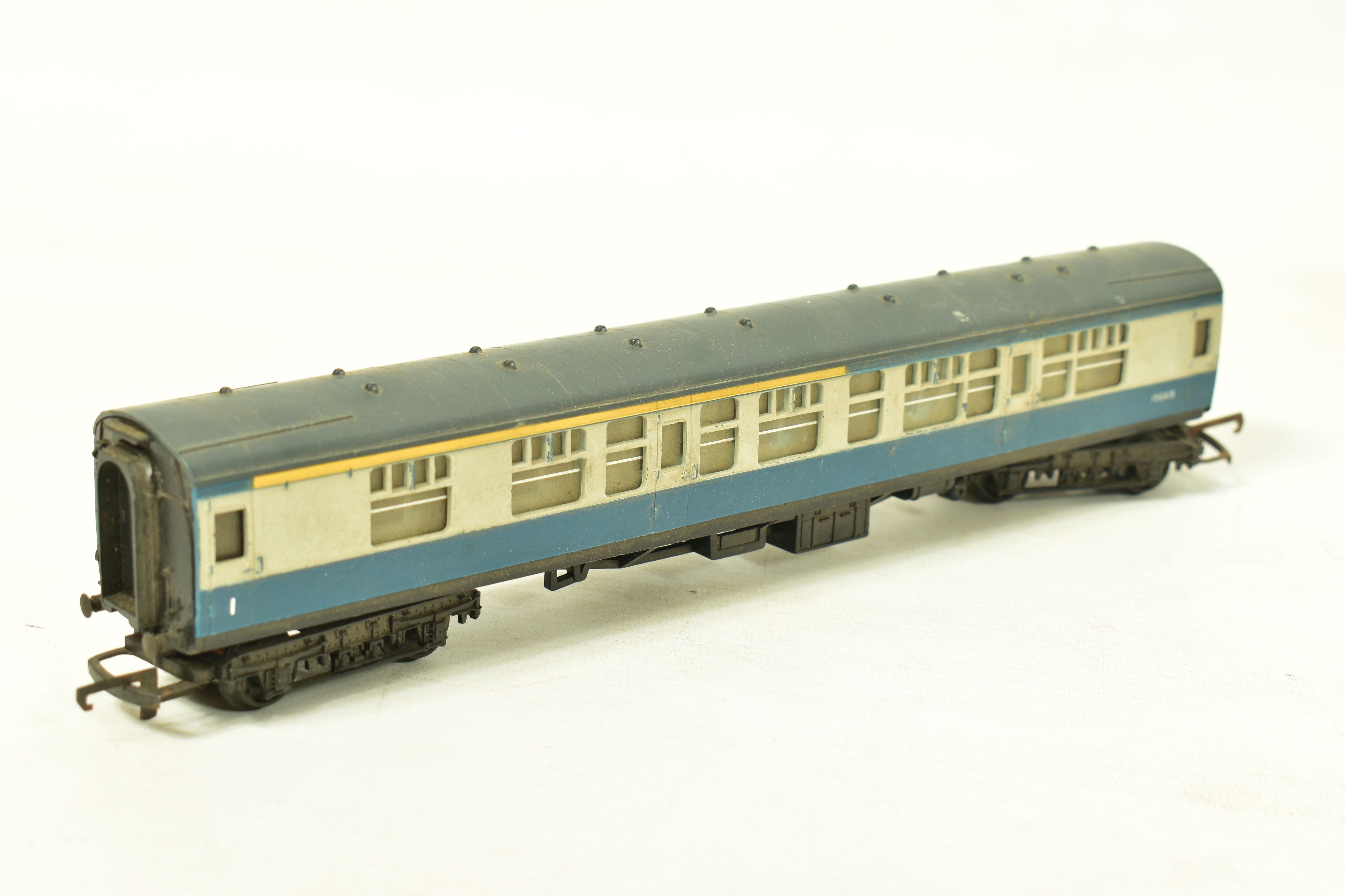 A QUANTITY OF UNBOXED AND ASSORTED MK.I AND MK.II COACHING STOCK, assorted models by Tri-ang, - Image 7 of 7