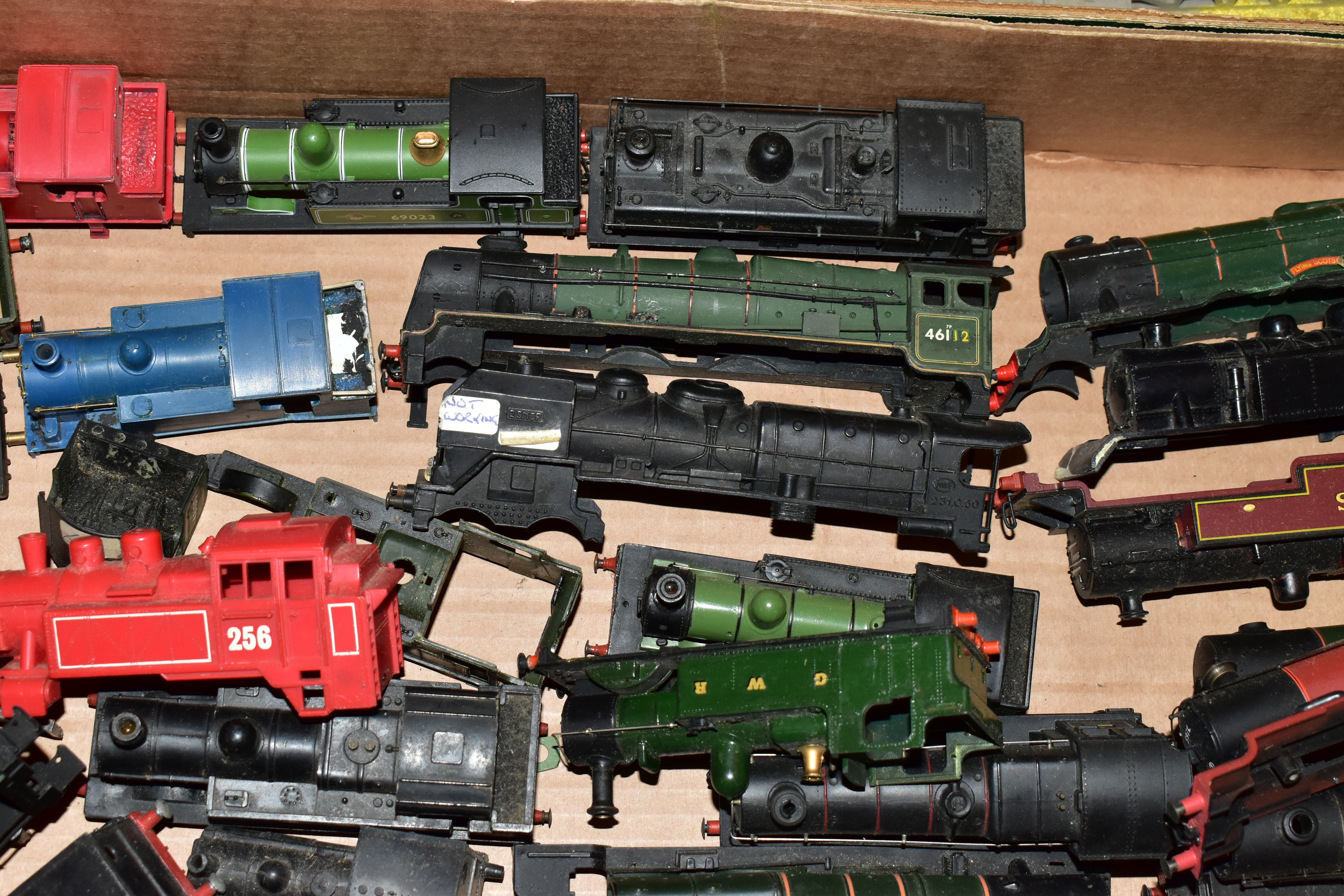 A OO GAUGE LOCOMOTIVE AND TENDER BODY SCRAP YARD, assorted bodyshells to include Hornby Dublo, Bec - Image 19 of 22