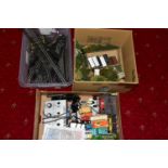 A QUANTITY OF UNBOXED AND ASSORTED OO GAUGE MODEL RAILWAY ITEMS, to include class 101 tank