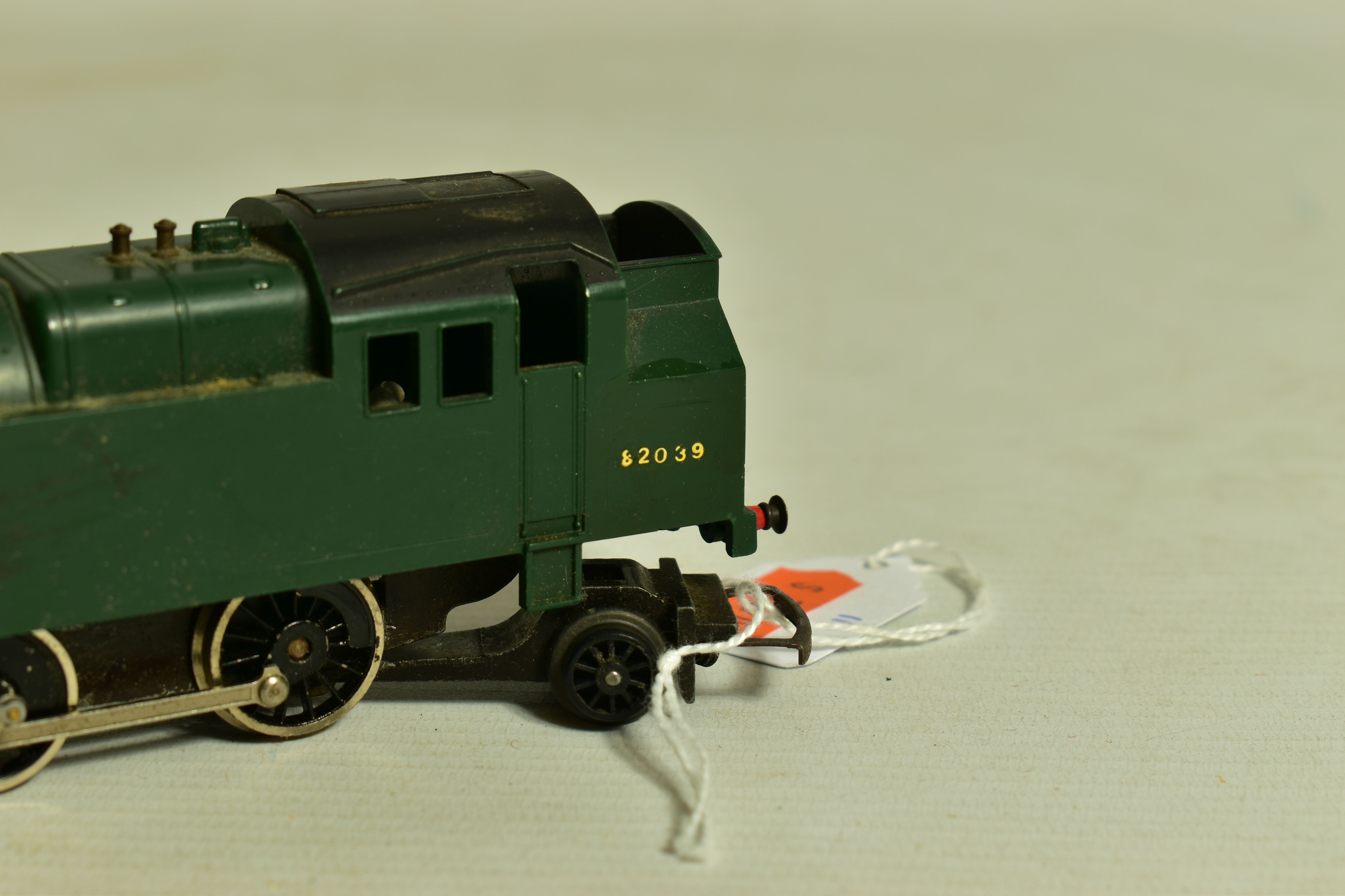 EIGHT BOXED TRI-ANG OO GAUGE CLASS 3 TANK LOCOMOTIVES, all No.82004 in B.R. green or black liveries, - Image 15 of 15