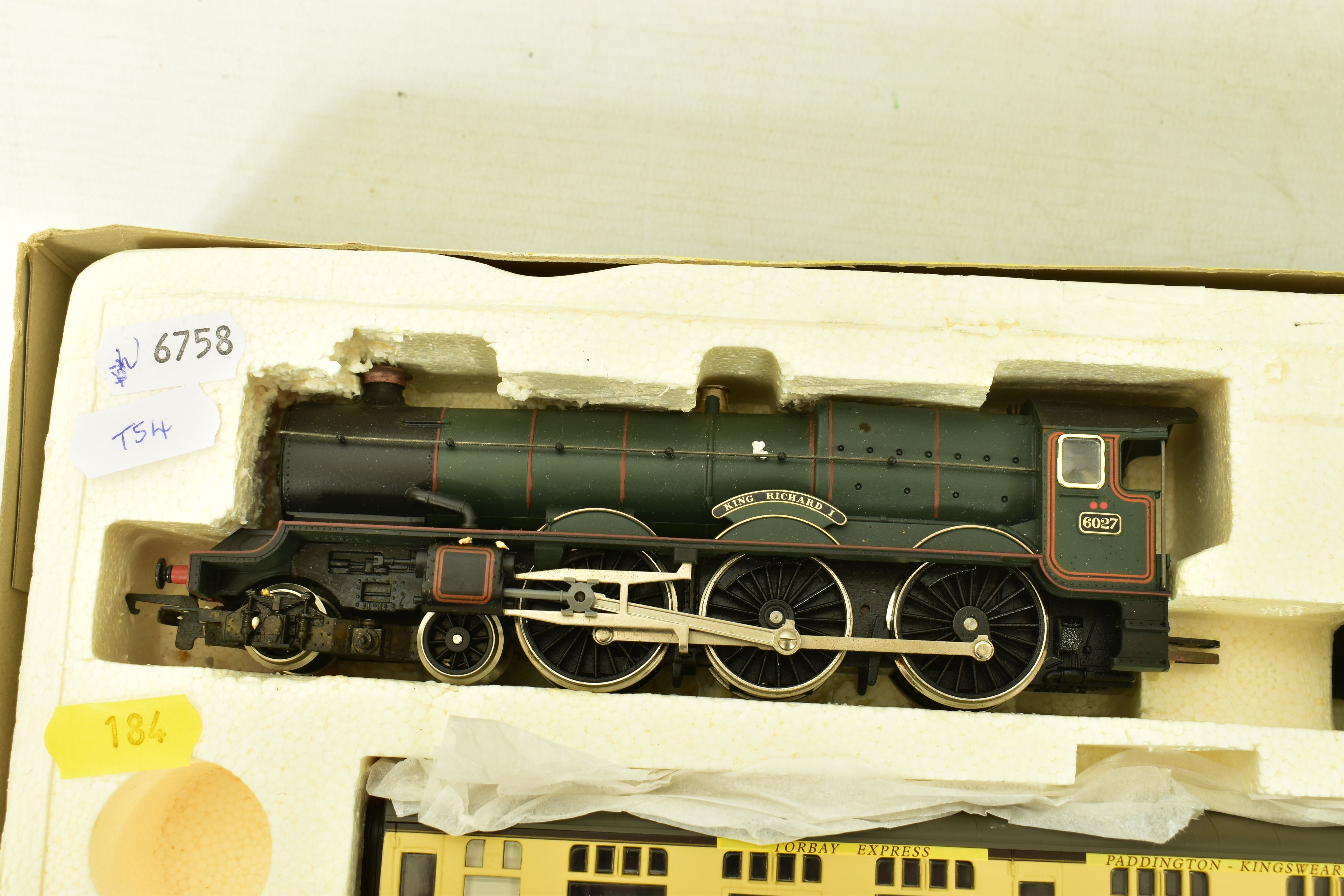 A PART BOXED HORNBY RAILWAYS OO GAUGE TORBAY EXPRESS TRAIN PACK, comprising King class locomotive ' - Image 11 of 13