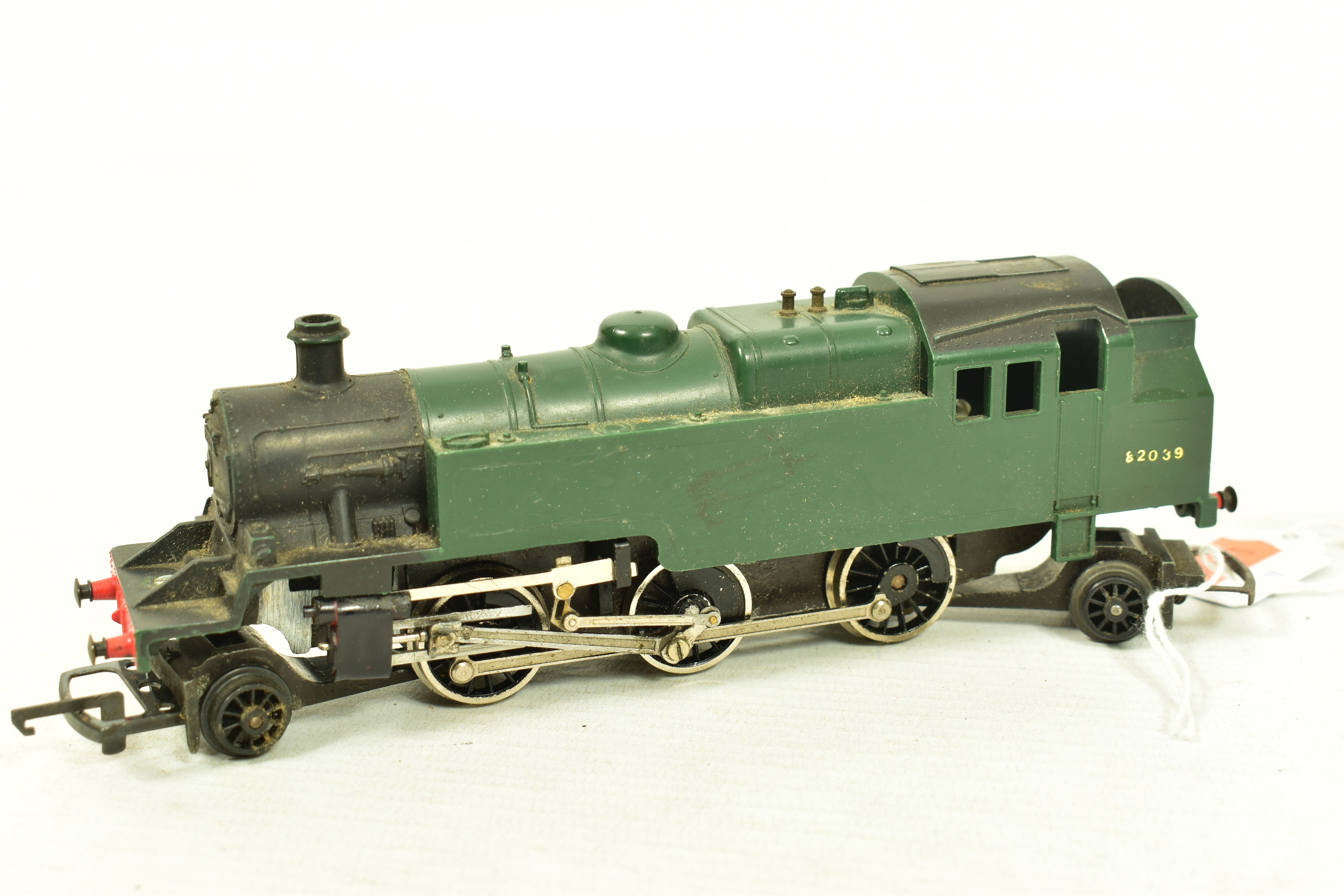 EIGHT BOXED TRI-ANG OO GAUGE CLASS 3 TANK LOCOMOTIVES, all No.82004 in B.R. green or black liveries, - Image 14 of 15
