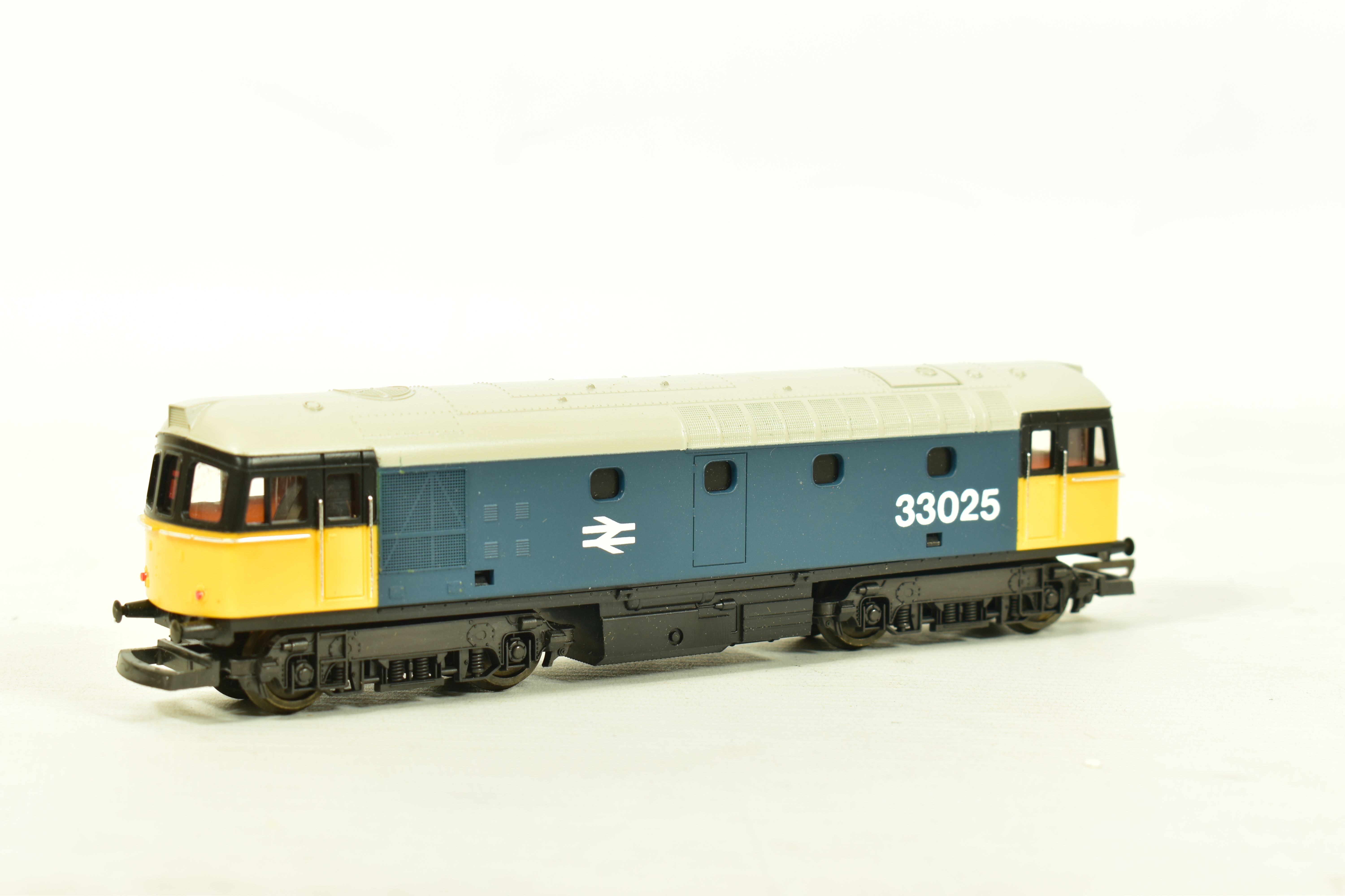 FOUR BOXED LIMA OO GAUGE LOCOMOTIVES, class 33 No.33 025 (L205115), class 37 'Loch Rannoch' No.37 - Image 10 of 11