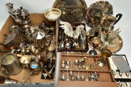 A BOX OF ASSORTED WHITE METAL WARE AND OTHER ITEMS, to include a wooden display rack with