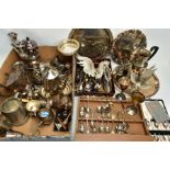 A BOX OF ASSORTED WHITE METAL WARE AND OTHER ITEMS, to include a wooden display rack with