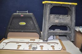 A SCREWFIX QUAD POINT WORKTOP JIG with six pegs and instructions, a pair of plastic Sawhorses and