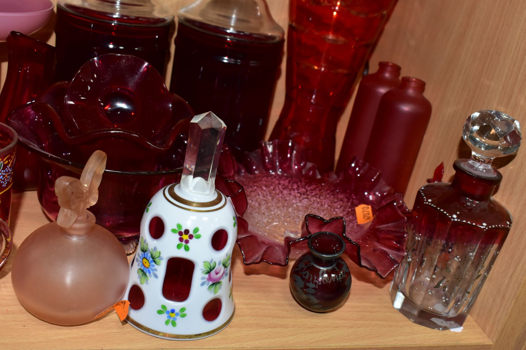 A COLLECTION OF 19TH AND 20TH CENTURY COLOURED GLASSWARE, MOSTLY CRANBERRY AND RUBY, includes a - Image 13 of 13