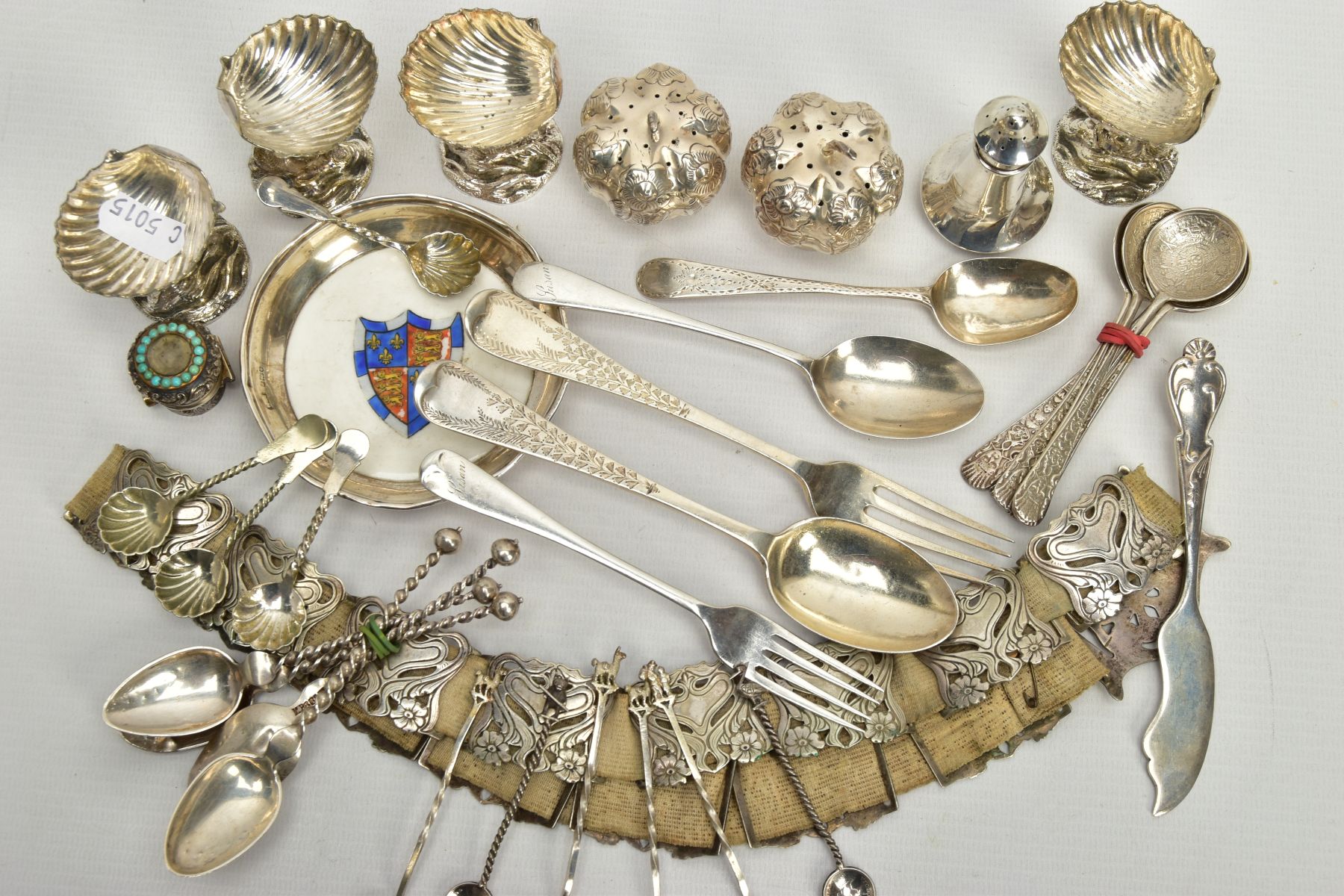 AN ASSORTMENT OF SILVER CUTLERY AND WHITE METAL ITEMS, to include an old English bright cut matching - Image 10 of 10