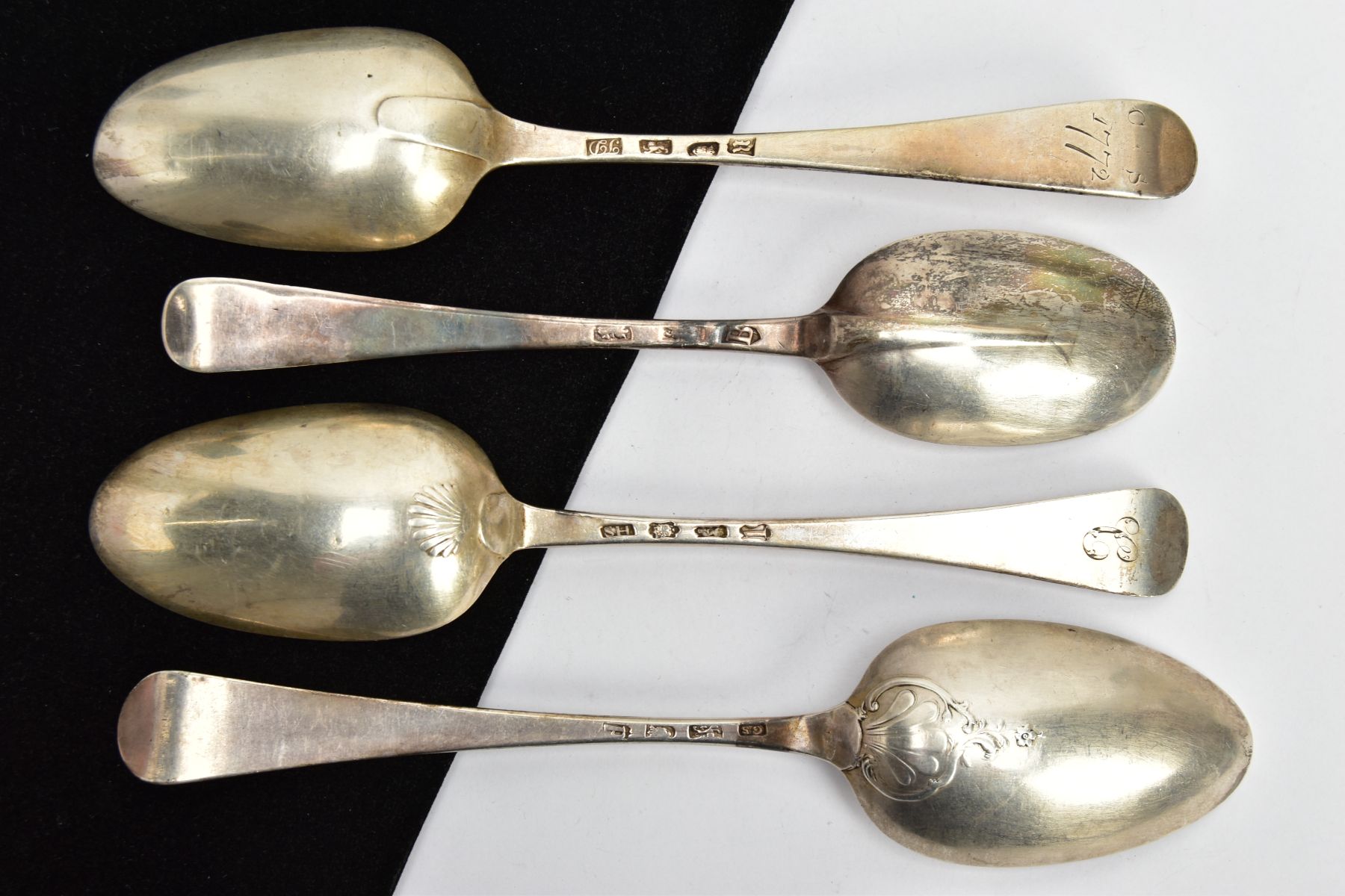 FOUR SILVER TABLESPOONS, to include a Hanoverian style spoon detailed to the reverse of the bowl - Bild 2 aus 4