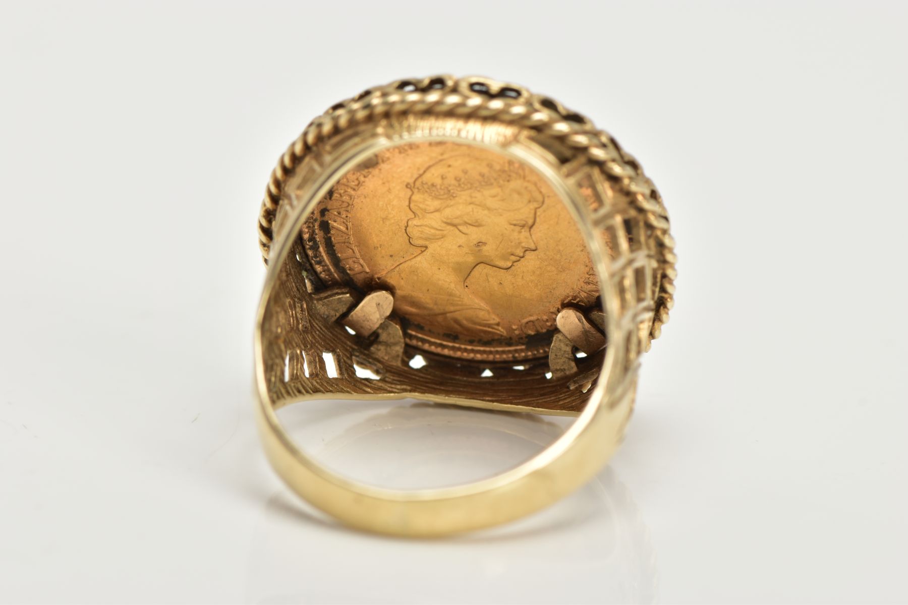 A MOUNTED HALF SOVEREIGN RING, a late 20th century half gold sovereign, dated 1982, diamond cut - Image 3 of 4