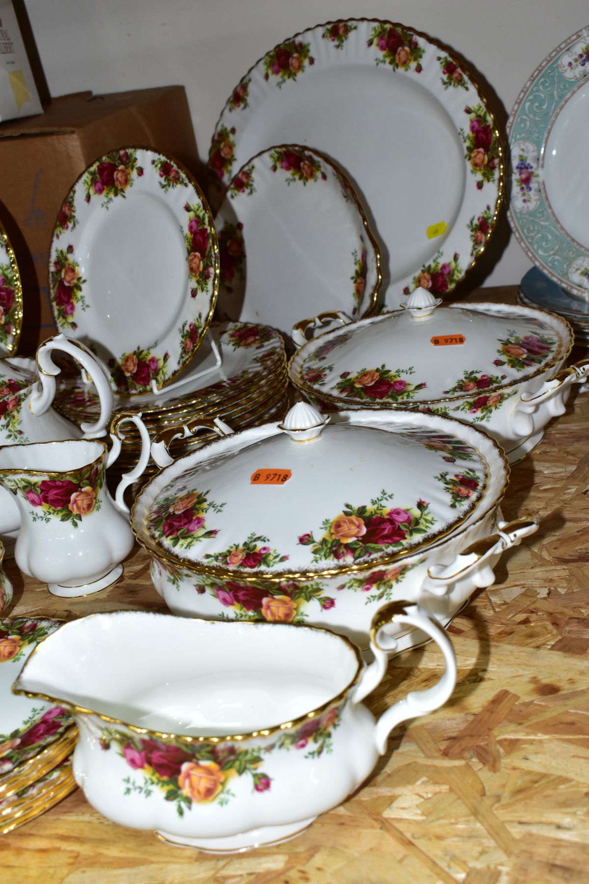 A FIFTY ONE PIECE ROYAL ALBERT OLD COUNTRY ROSES DINNER SERVICE, with boxes for twenty two pieces, - Image 2 of 5