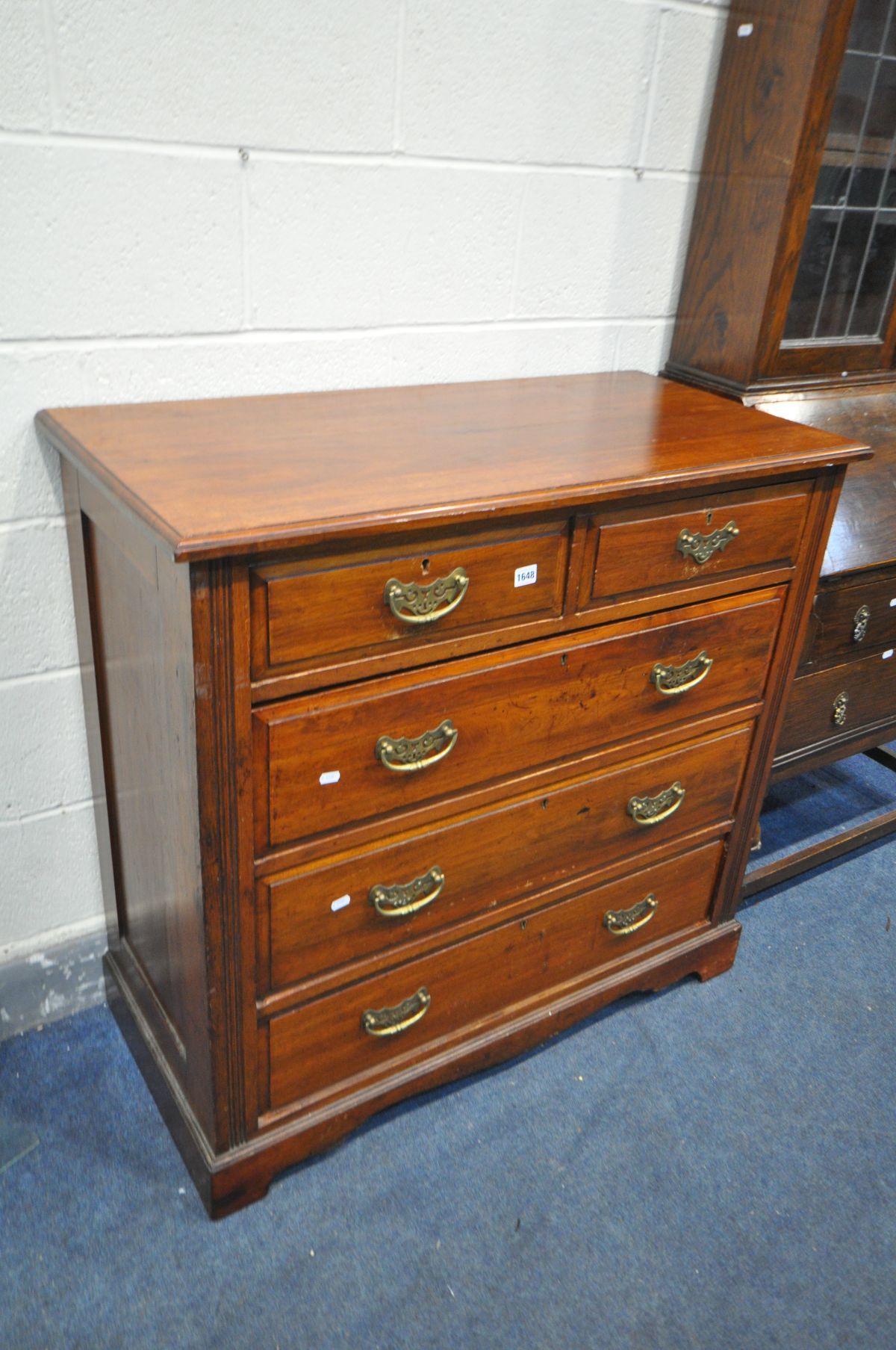 AN EDWARDIAN WALNUT CHEST OF TWO SHORT OVER THREE LONG GRADUATED DRAWERS, width 103cm x depth 50cm x - Image 3 of 3