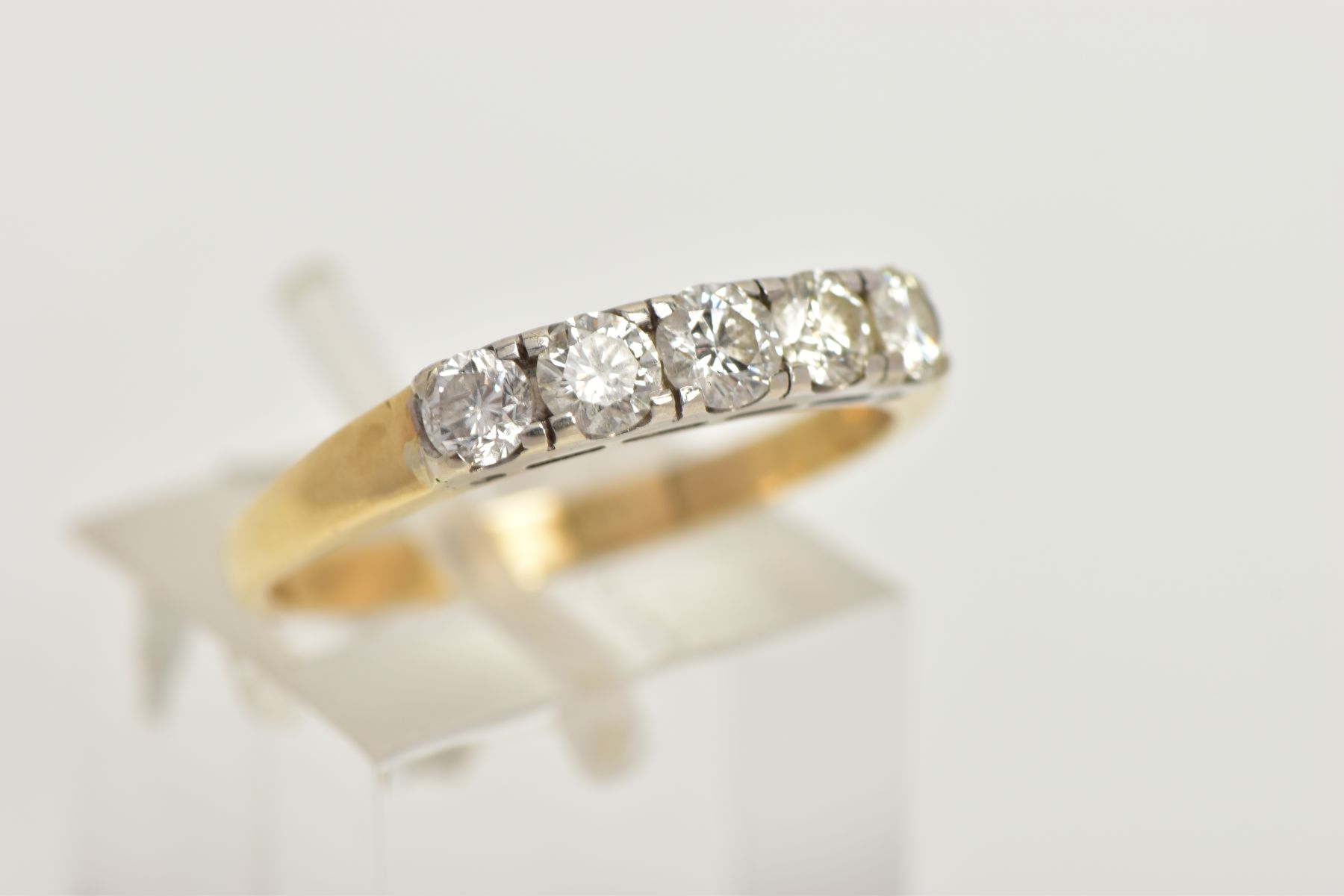 A YELLOW METAL FIVE STONE DIAMOND RING, set with five slightly graduating round brilliant cut - Image 4 of 5