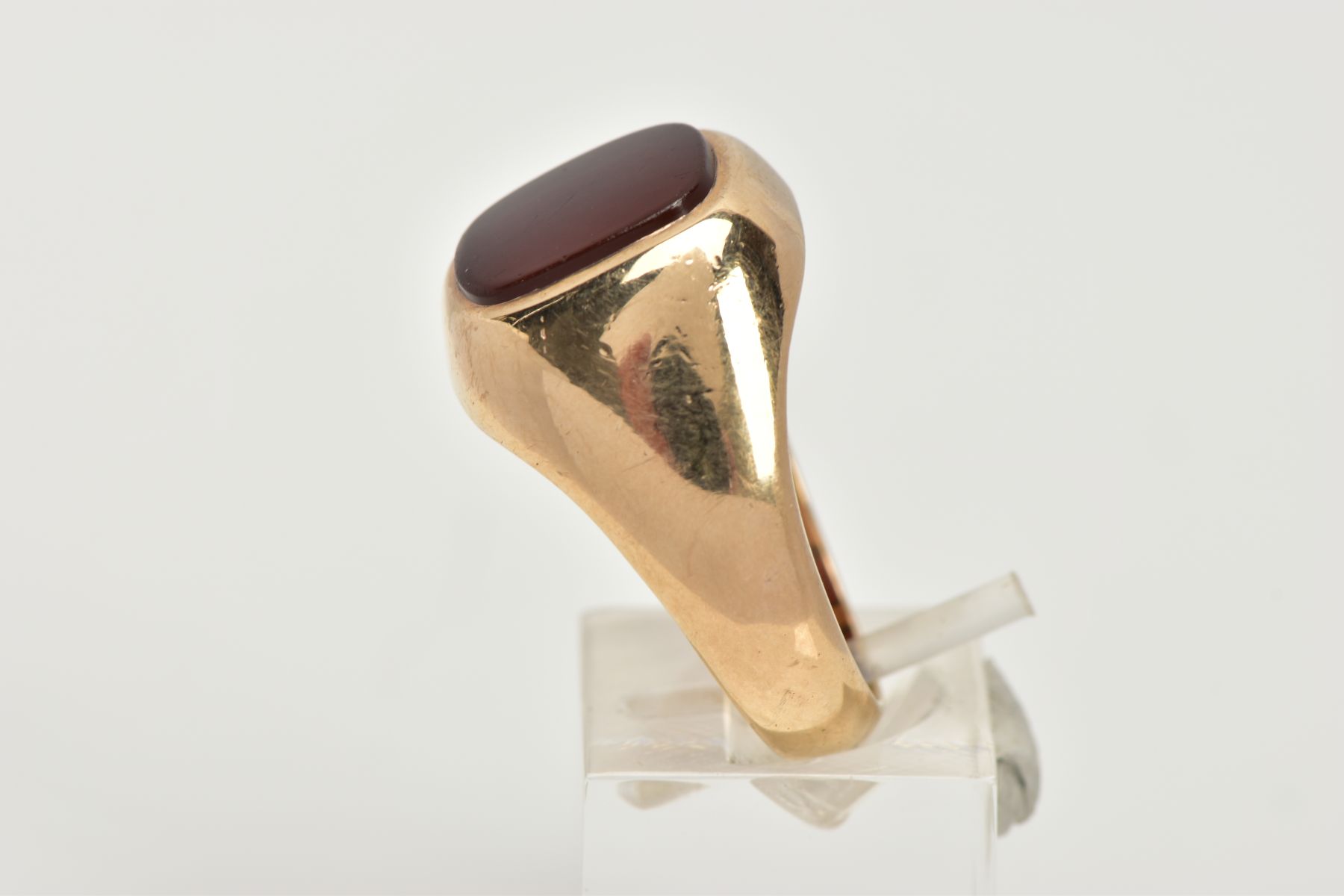 A 9CT GOLD HEAVY SIGNET RING, a rounded square carnelian inlayed in a substantial yellow gold mount, - Image 2 of 4