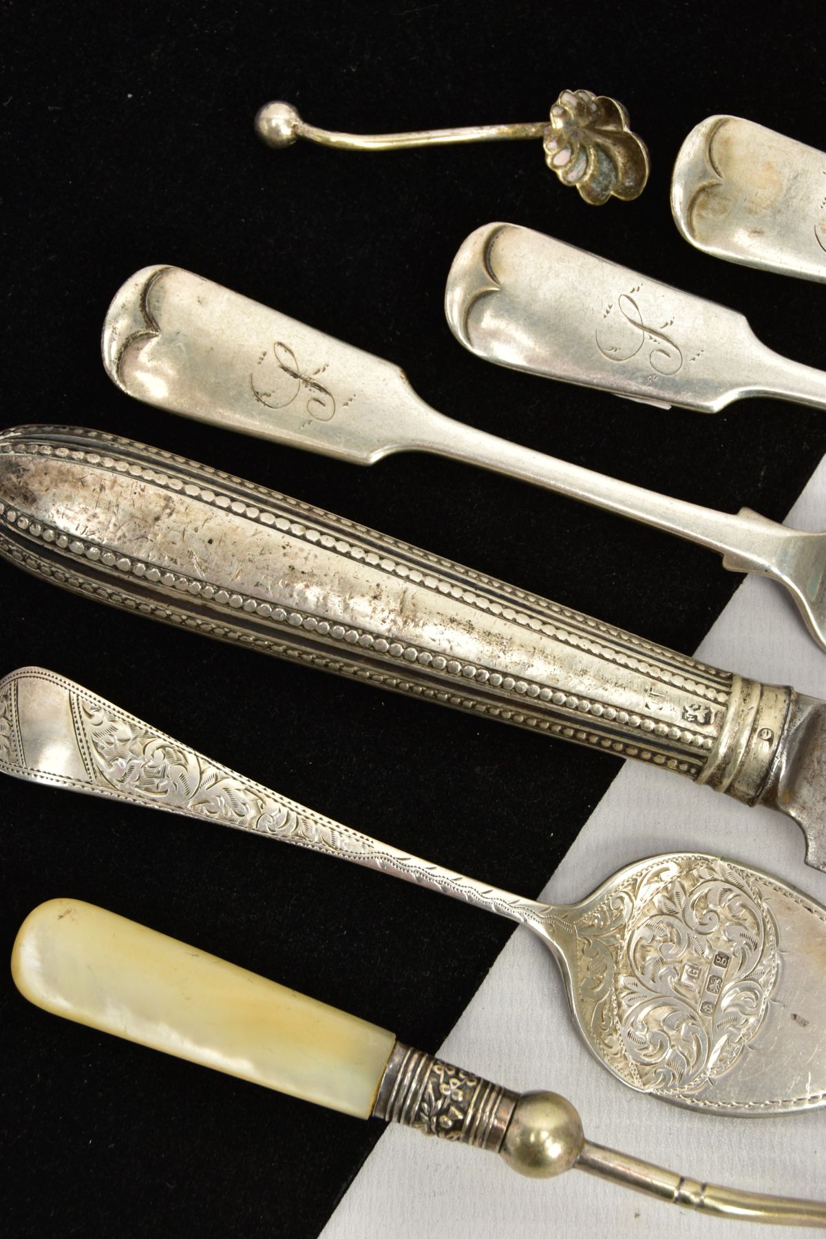 A SELECTION OF SILVER CUTLERY, to include three old English pattern forks, each with an engraved - Bild 2 aus 4