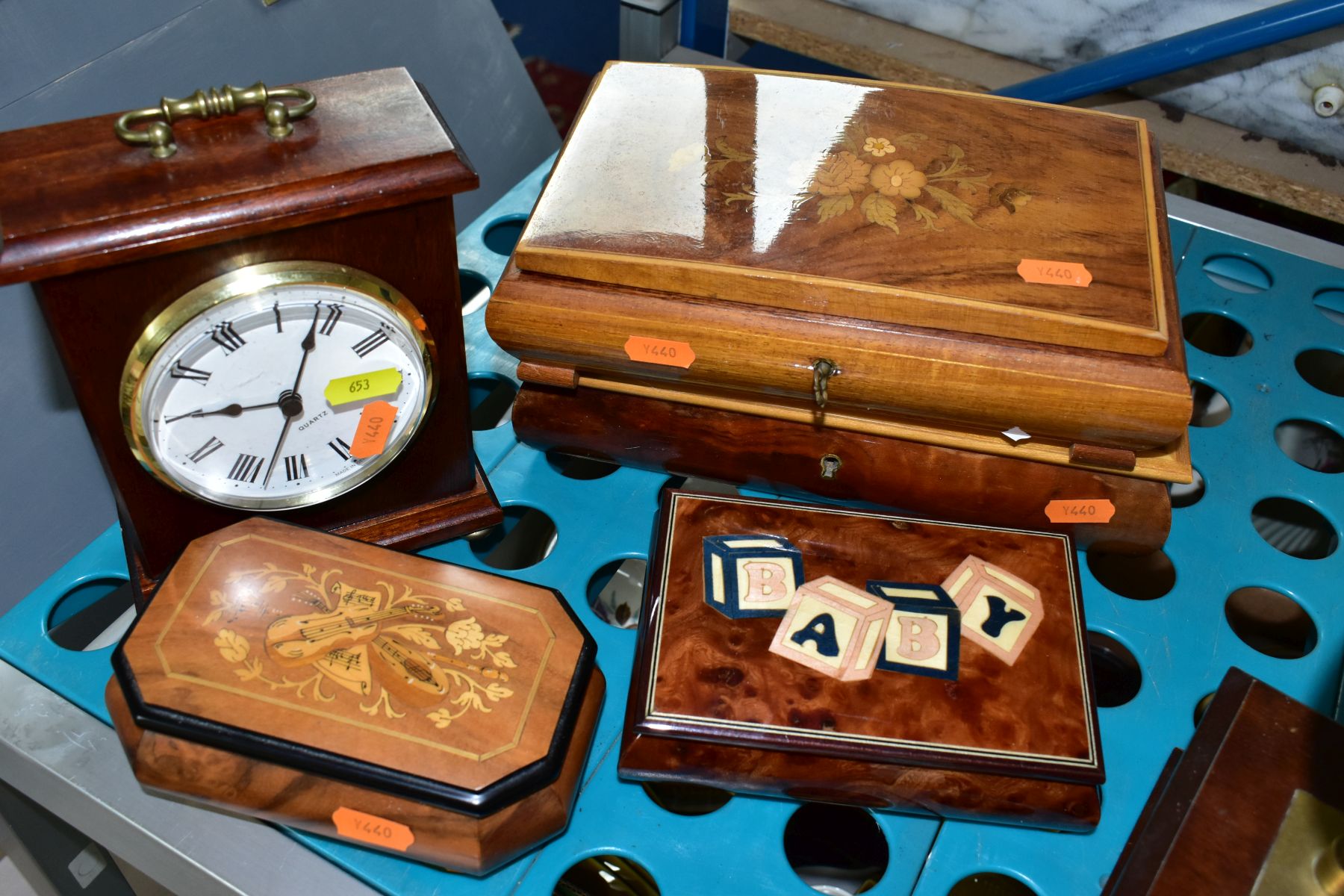 A GROUP OF EIGHT MUSIC BOXES AND TWO MANTEL CLOCKS, to include a Tallent music box in the form of - Image 3 of 6