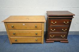 AN EARLY 20TH CENTURY OAK CHEST OF THREE DRAWERS, width 92cm x depth 41cm x height 64cm (fluid and