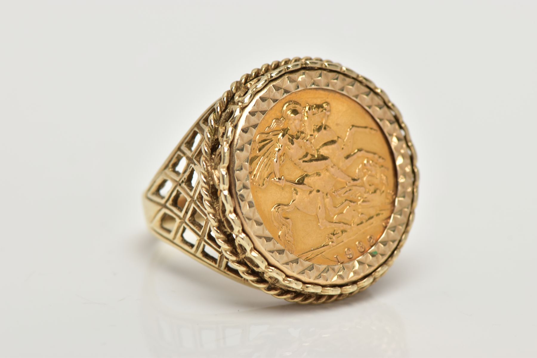 A MOUNTED HALF SOVEREIGN RING, a late 20th century half gold sovereign, dated 1982, diamond cut - Image 4 of 4