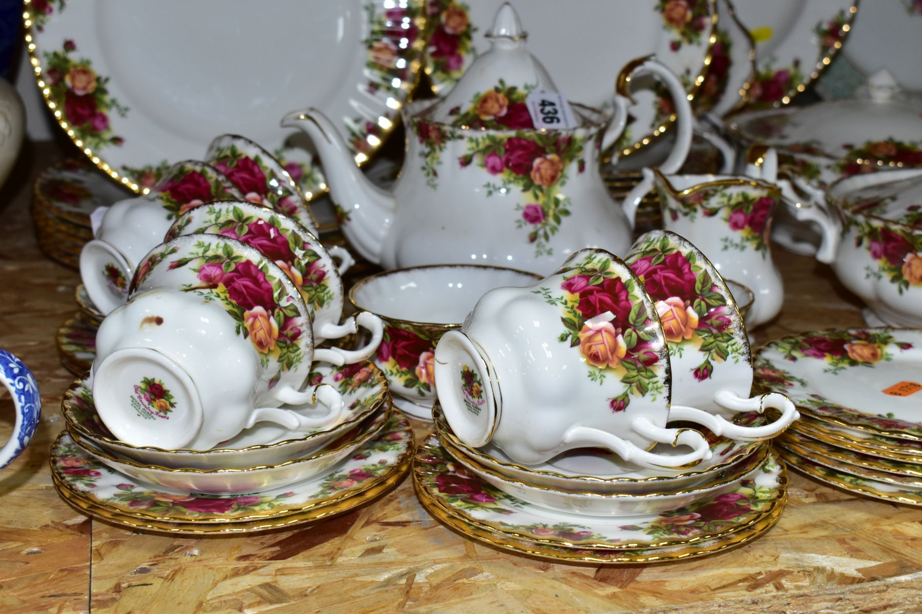 A FIFTY ONE PIECE ROYAL ALBERT OLD COUNTRY ROSES DINNER SERVICE, with boxes for twenty two pieces, - Image 4 of 5