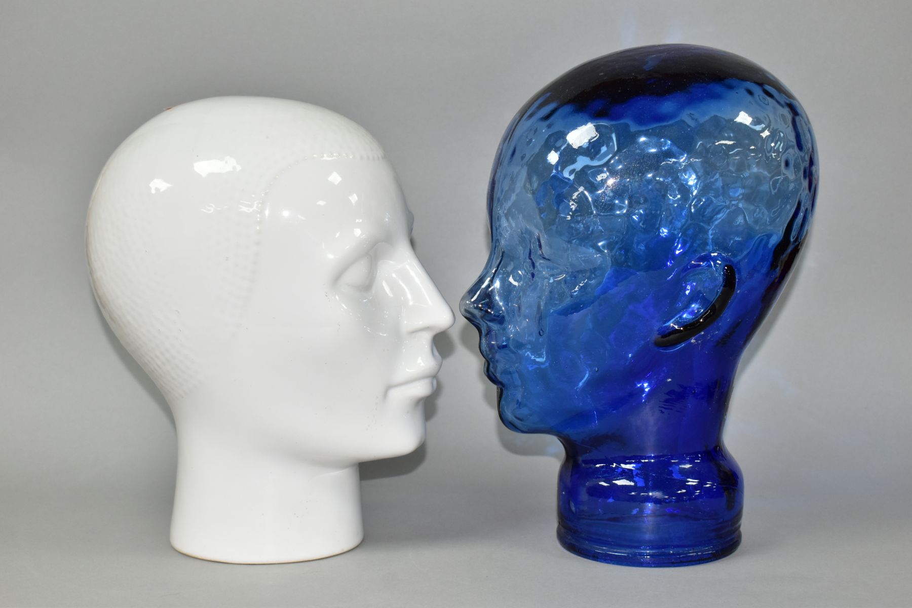 TWO DECORATIVE DISPLAY HEADS IN BLUE GLASS AND WHITE GLAZED CERAMIC, heights 30cm and 27cm (2) ( - Image 2 of 5