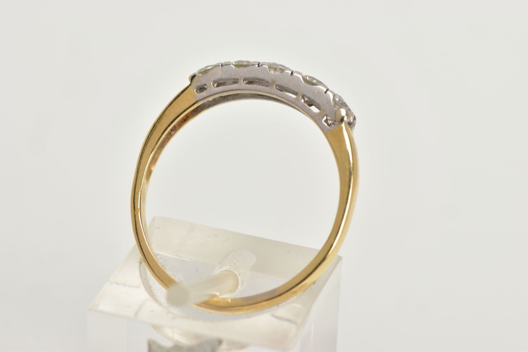 A YELLOW METAL FIVE STONE DIAMOND RING, set with five slightly graduating round brilliant cut - Image 3 of 5