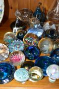 TWENTY FIVE ASSORTED GLASS PAPERWEIGHTS, A PERPEX EXAMPLE AND A PERFUME BOTTLE, mostly modern, all
