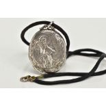 A LATE 19TH CENTURY SILVER LOCKET, an oval locket detailing a foliage engraved pattern to the front,