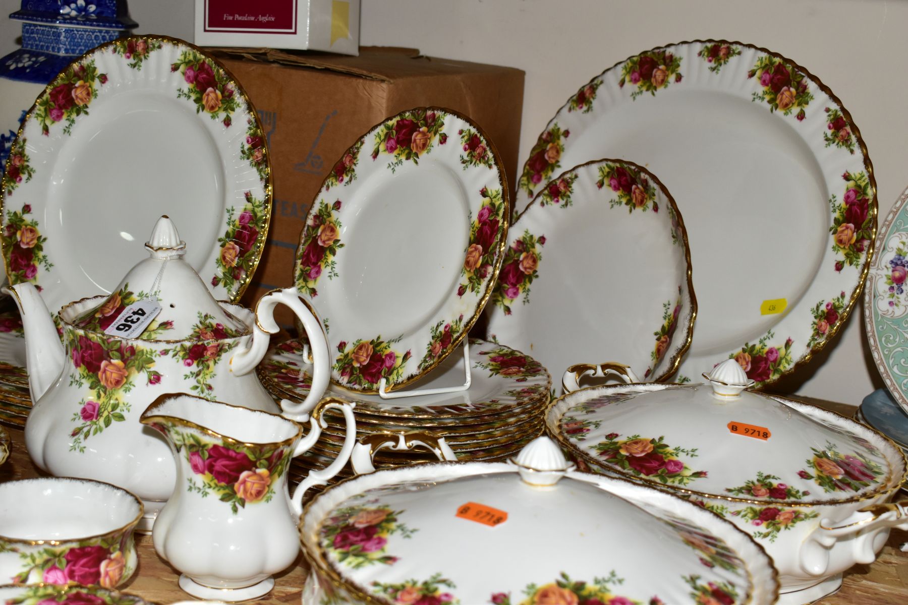 A FIFTY ONE PIECE ROYAL ALBERT OLD COUNTRY ROSES DINNER SERVICE, with boxes for twenty two pieces, - Image 3 of 5