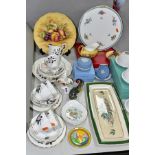 A GROUP OF CERAMIC TEA AND GIFTWARES, to include a nineteen piece Royal Albert Queen's Messenger