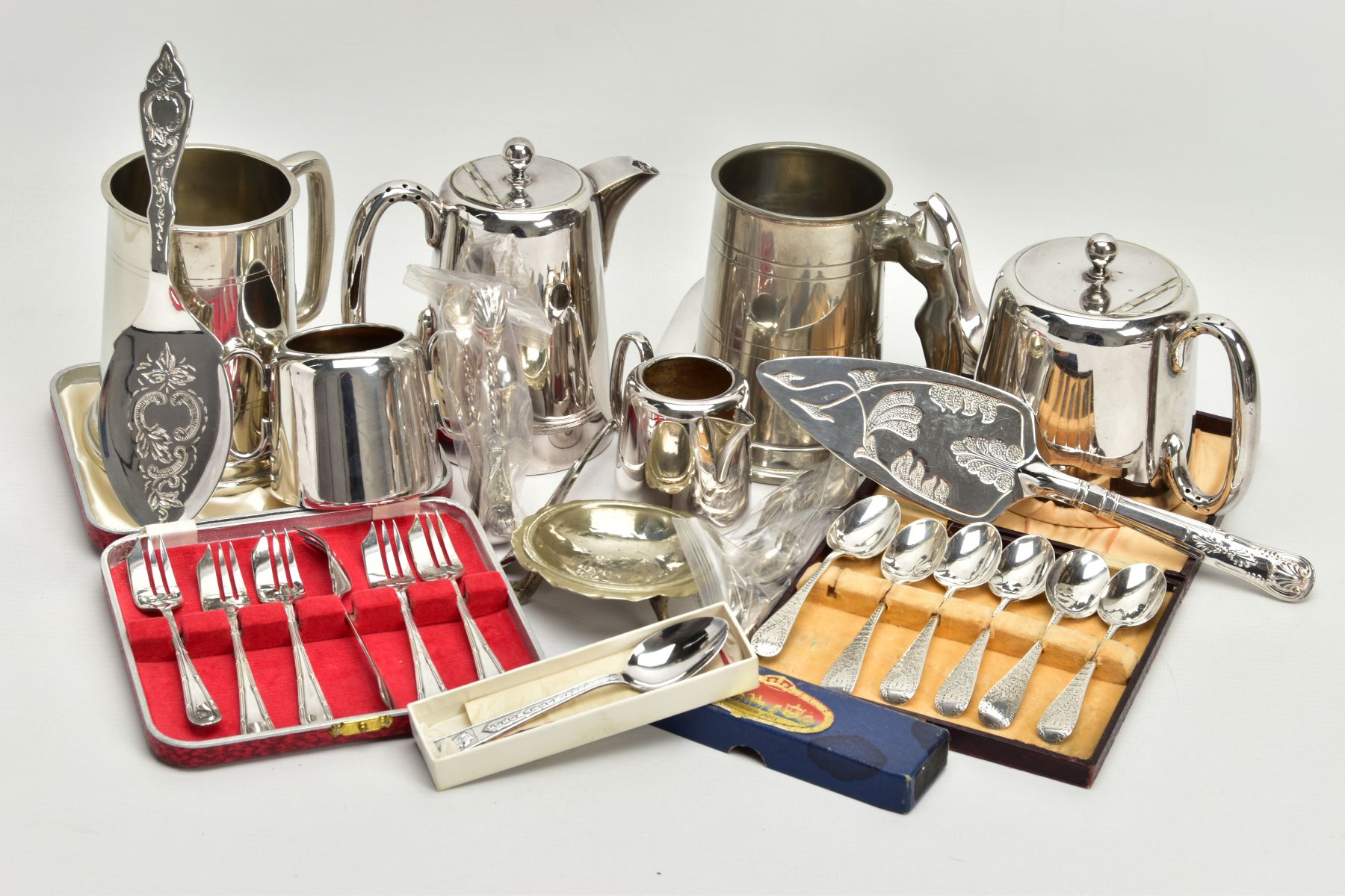 CASED SILVER SPOONS AND WHITE METAL WARE, to include a cased set of six silver teaspoons, floral