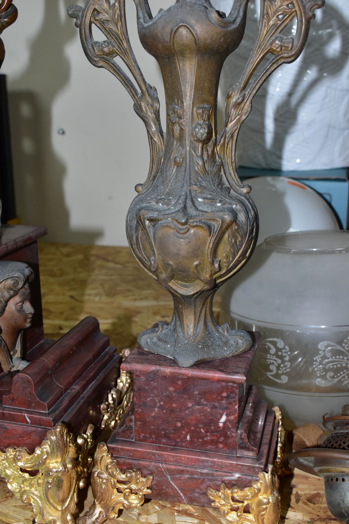 AN EARLY 20TH CENTURY BRONZED SPELTER AND ROUGE MARBLE CLOCK GARNITURE, the clock with figural - Image 8 of 10