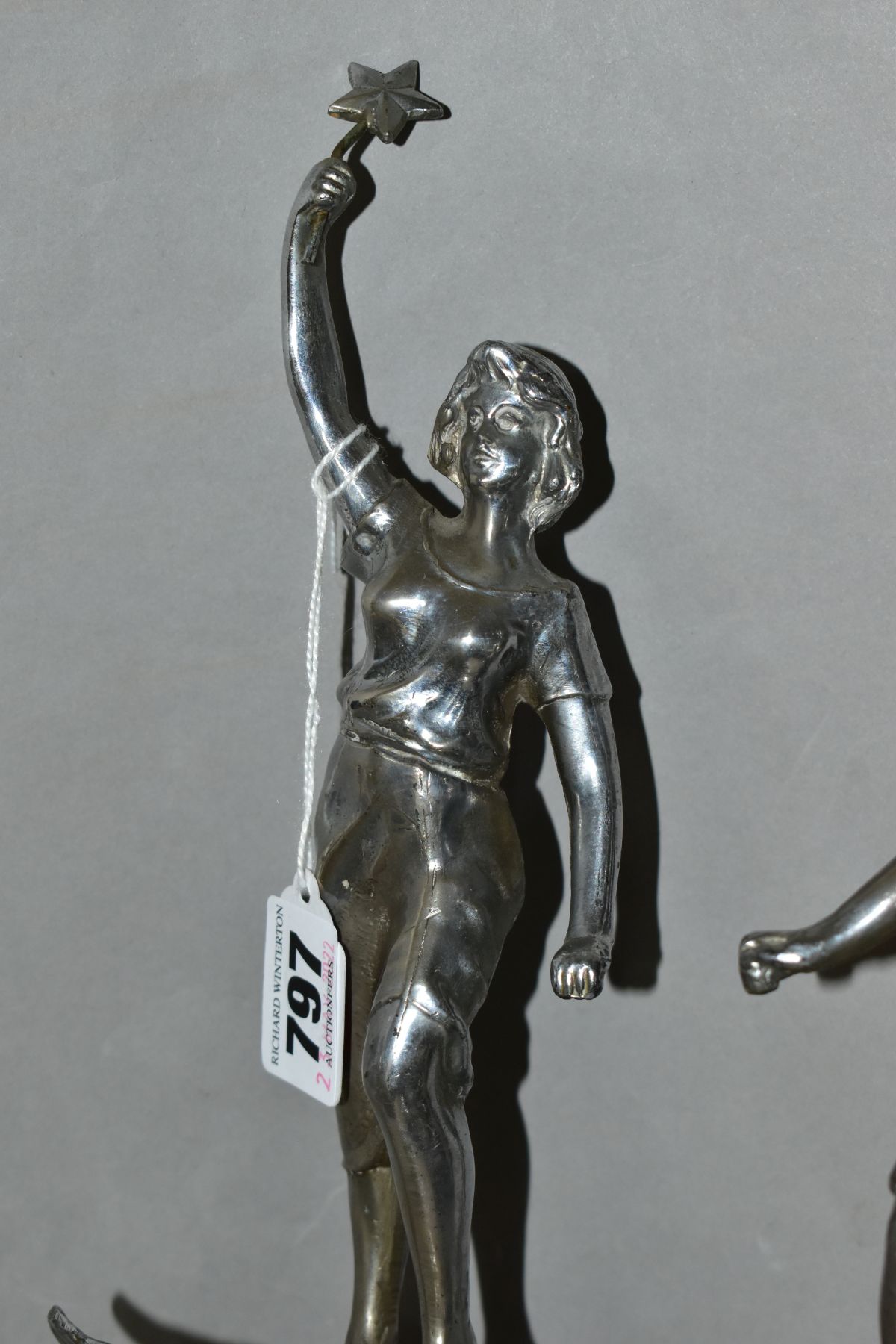 A PAIR OF ART DECO CHROME FIGURES, with a pair of Art Deco chrome candle holders, the chrome figures - Bild 6 aus 7