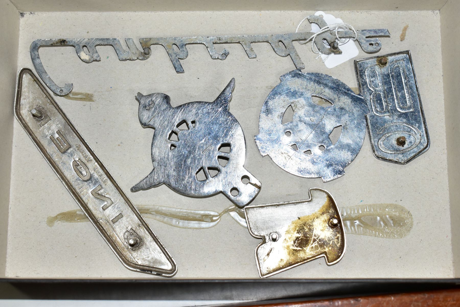 VINTAGE CAR BADGES / EMBLEMS ETC, comprising an Aston Martin DB6 chrome and enamel badge (small chip - Image 2 of 2