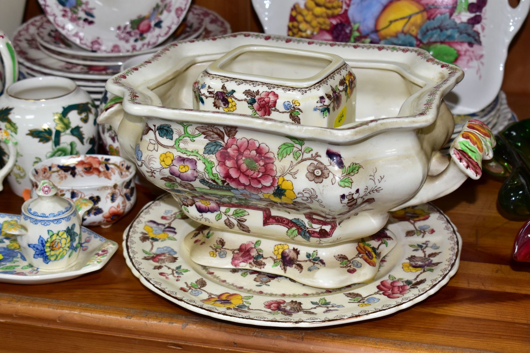 A QUANTITY OF MASONS IRONSTONE TABLEWARES AND A SMALL QUANTITY OF GIFTWARES IN A VARIETY OF - Image 2 of 5