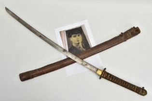 A WORLD WAR TWO IMPERIAL JAPANESE OFFICERS SHIN GUNTO SWORD, with leather scabbard, with belt hanger
