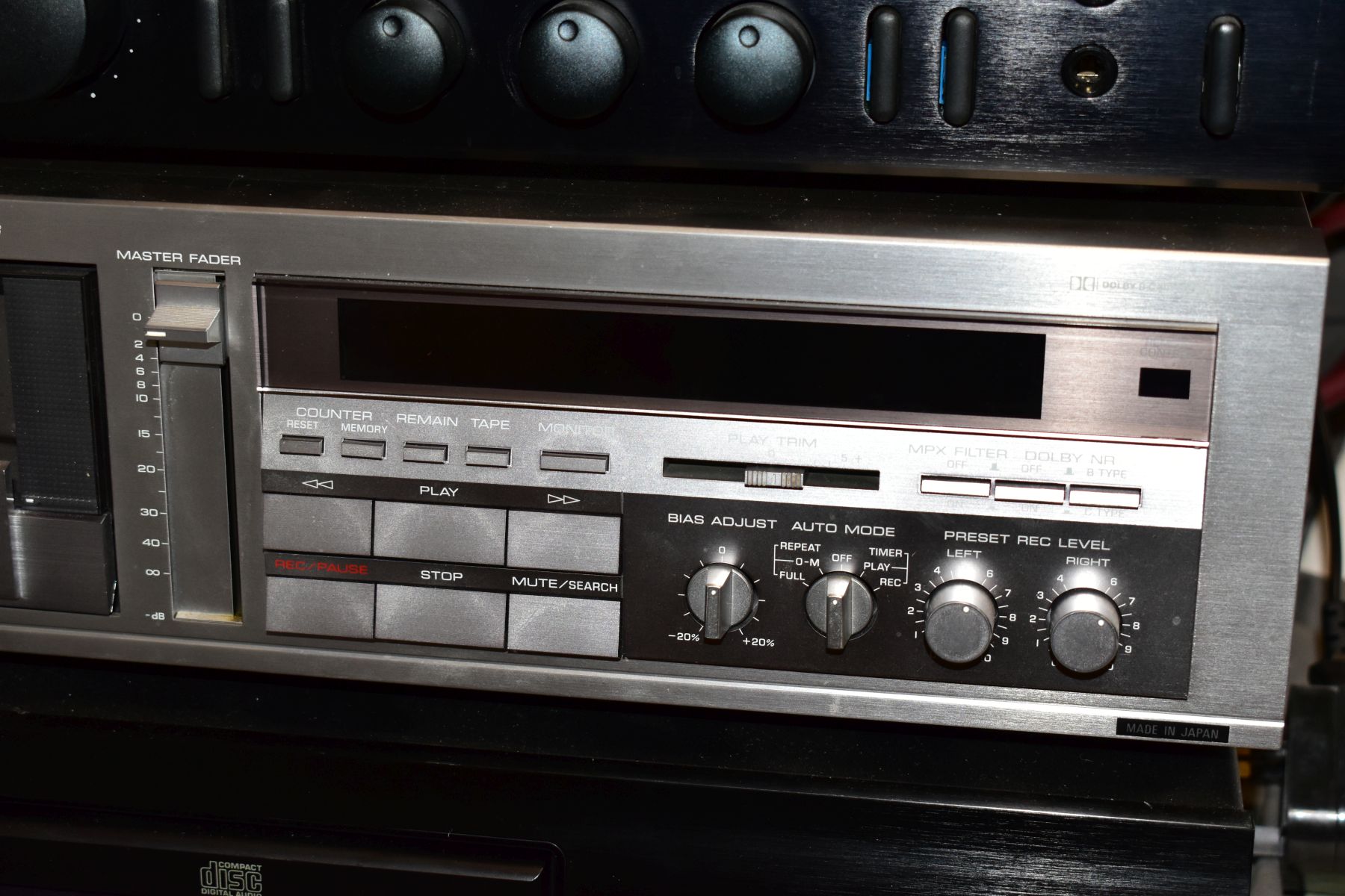 AN ARCAM DELTA 290 INTERGRATED AMPLIFIER, a Yamaha KX-630 Tape Player, a Denon DCD 510AE CD player - Image 4 of 17