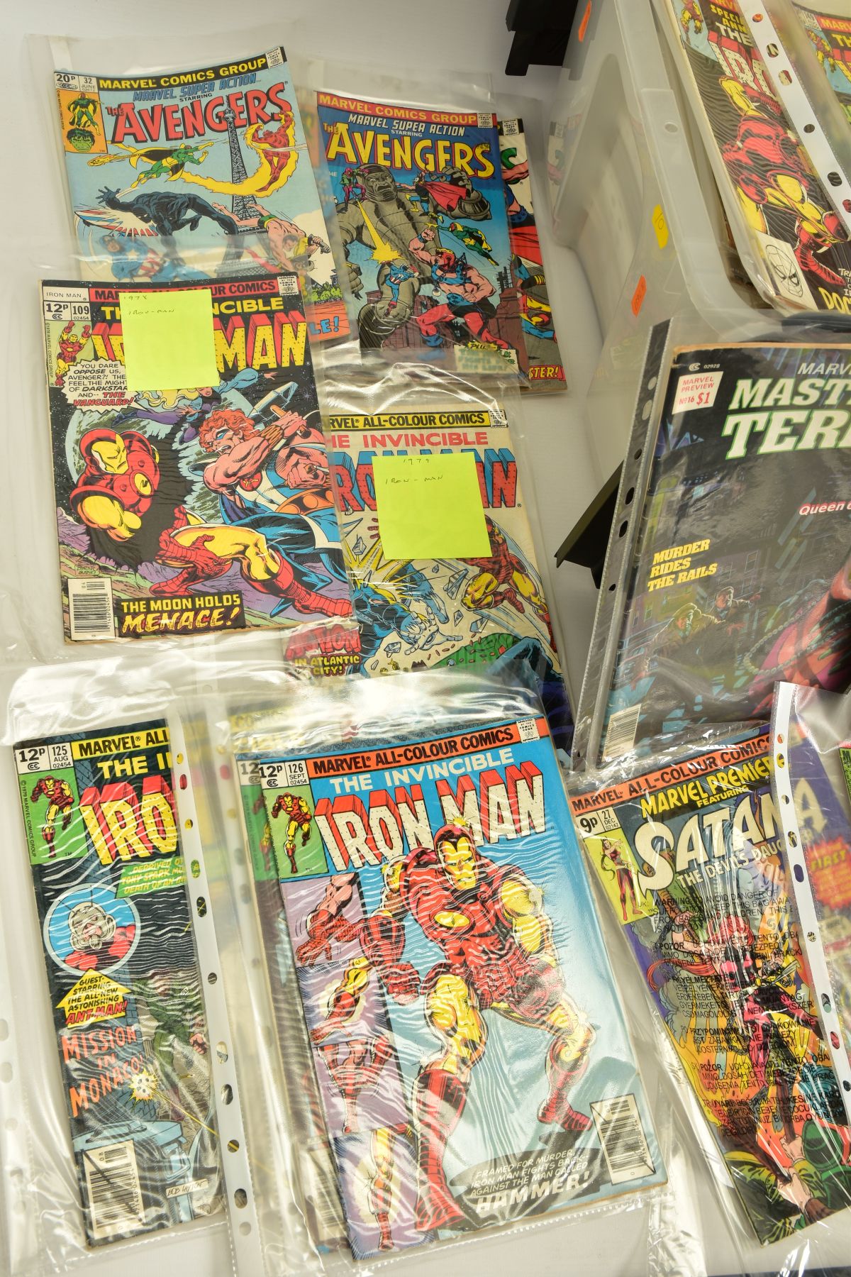 A BOX OF OVER 200 MARVEL COMICS, including copies from Daredevil, Avengers, Fantastic Four, - Image 4 of 7