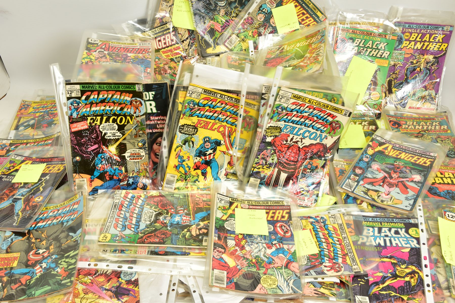 A BOX OF OVER 200 MARVEL COMICS, including copies from Daredevil, Avengers, Fantastic Four, - Image 5 of 7