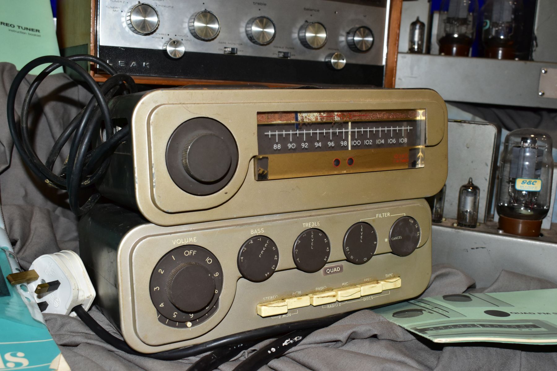 QUAD AND LEAK HI FI EQUIPMENT comprising of two The Quad ll Monoblock Valve amplifiers, a Quad 22 - Image 11 of 19