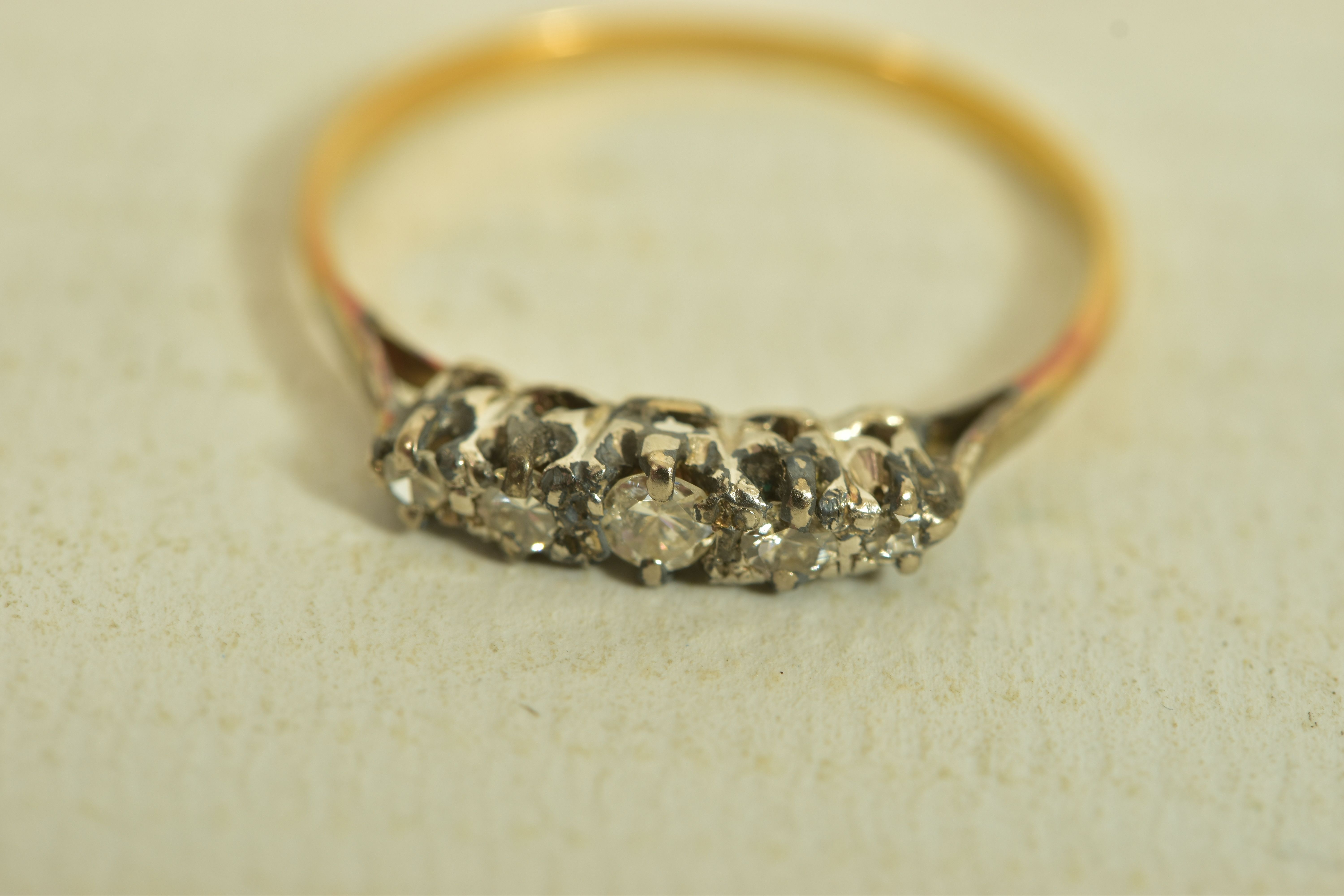 A GOLD DIAMOND FIVE STONE RING, the brilliant cut diamond graduated five stone ring, with openwork - Image 6 of 6