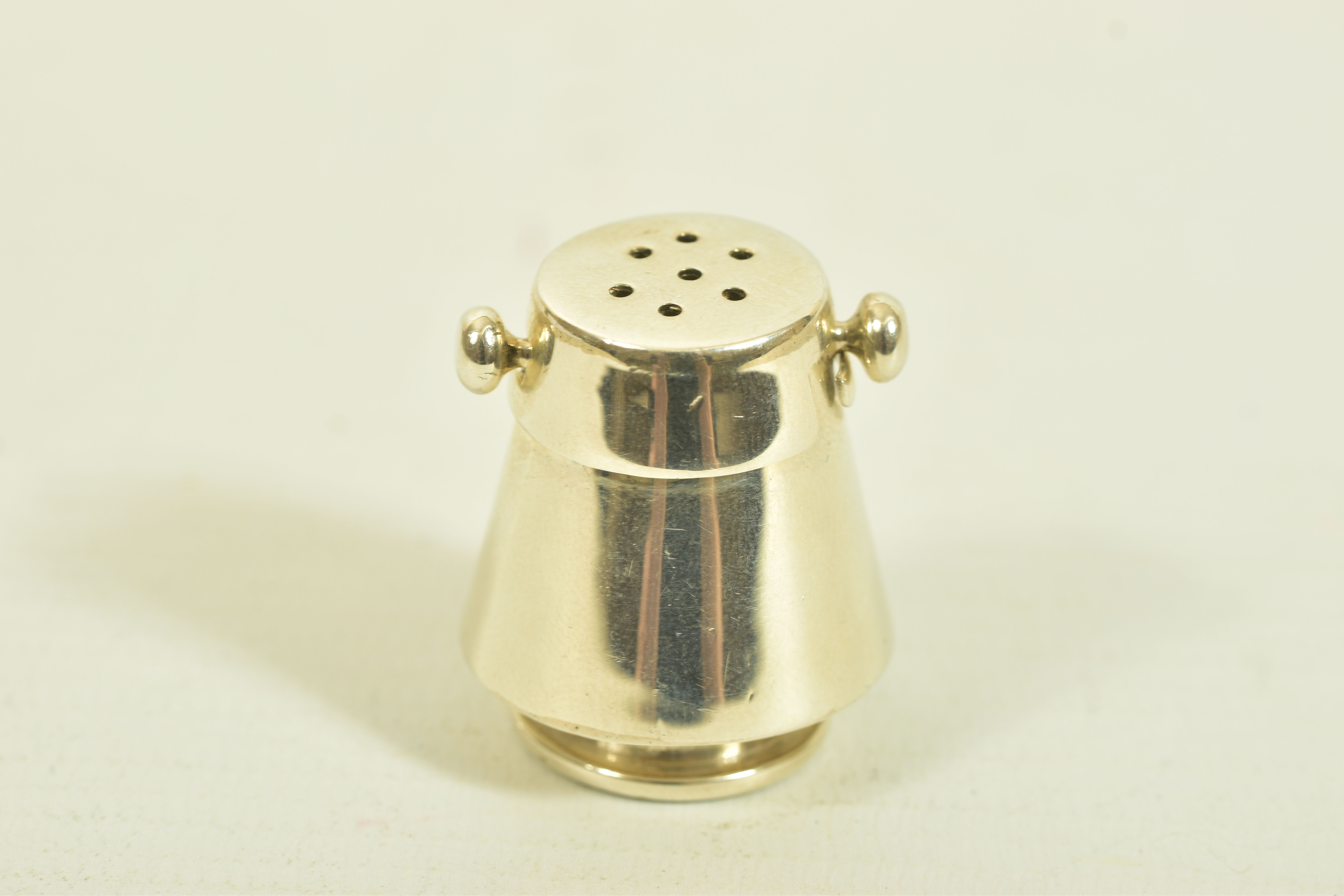 A PAIR OF NOVELTY SALT AND PEPPER POTS, TOGETHER WITH AN EARLY 20TH CENTURY SILVER ASPREY & CO. PILL - Image 5 of 8