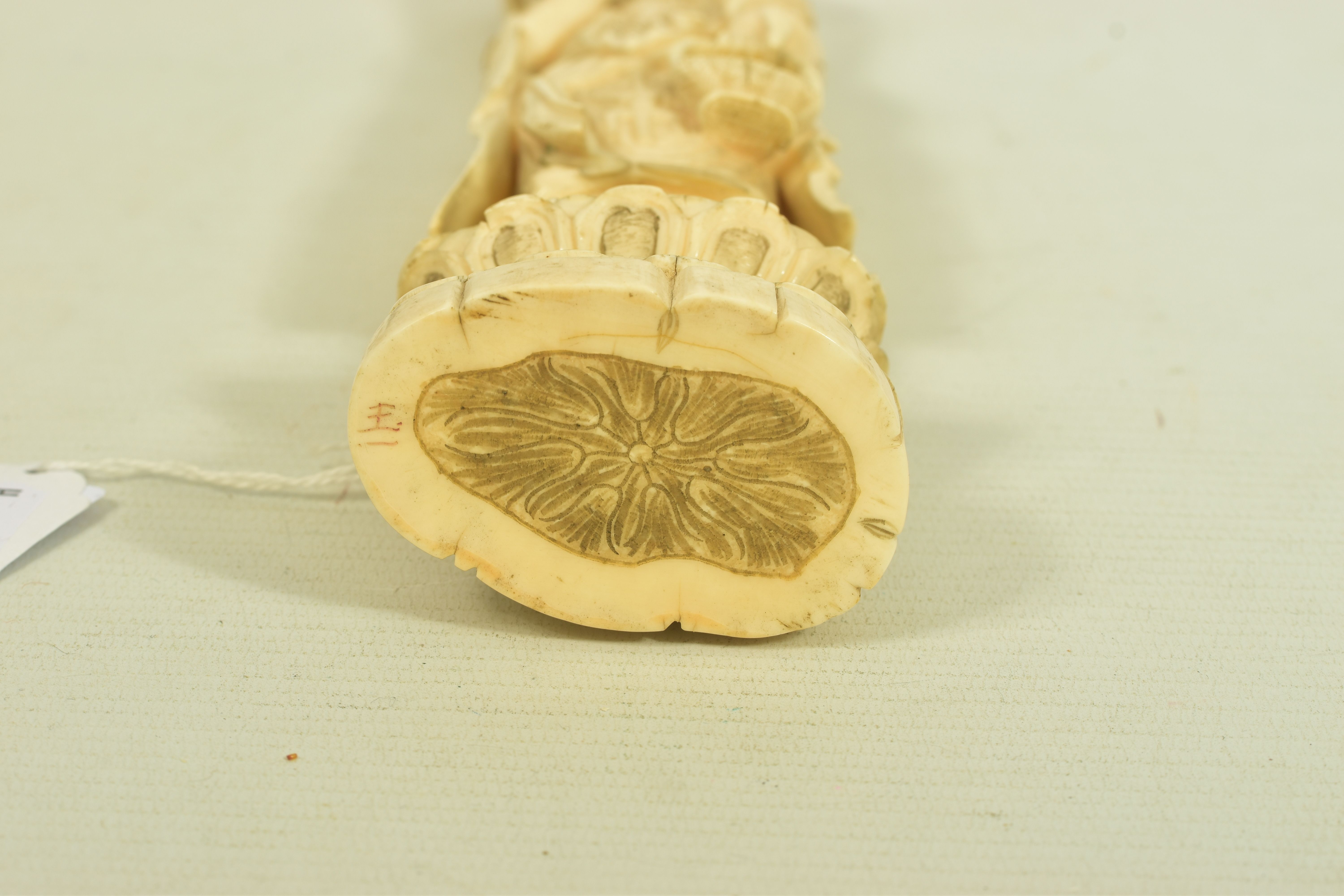 A LATE 19TH CENTURY CARVED IVORY FIGURE, depicting an oriental lady carrying a basket, with a bird - Image 4 of 4