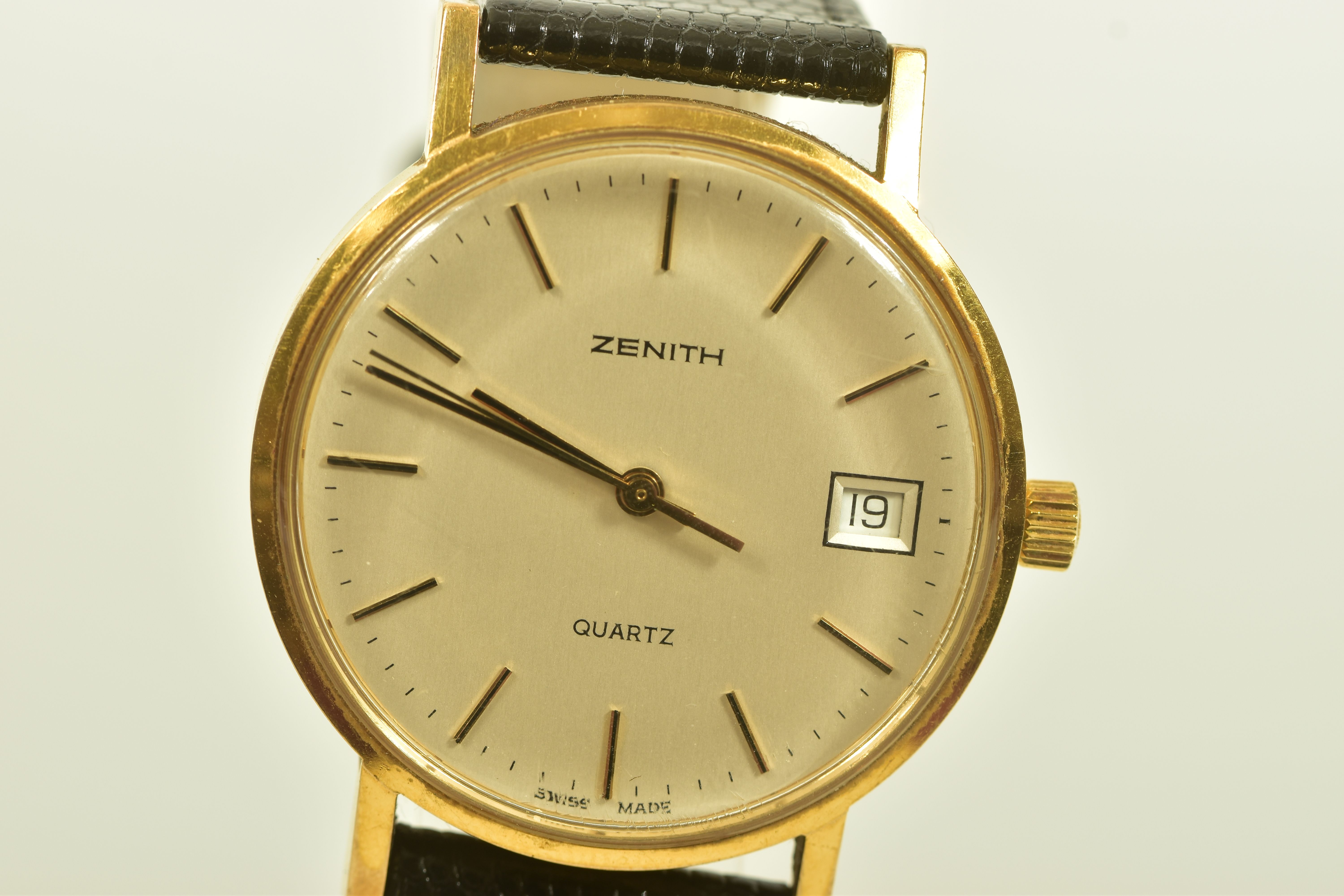 A GENTLEMANS ZENITH WRISTWATCH, the white dial, with hourly applied markers, black and gold toned - Image 4 of 5