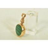 A MODERN 9CT ONYX AND MALACHITE FOB PENDANT, set with onyx and malachite, within a plain polished