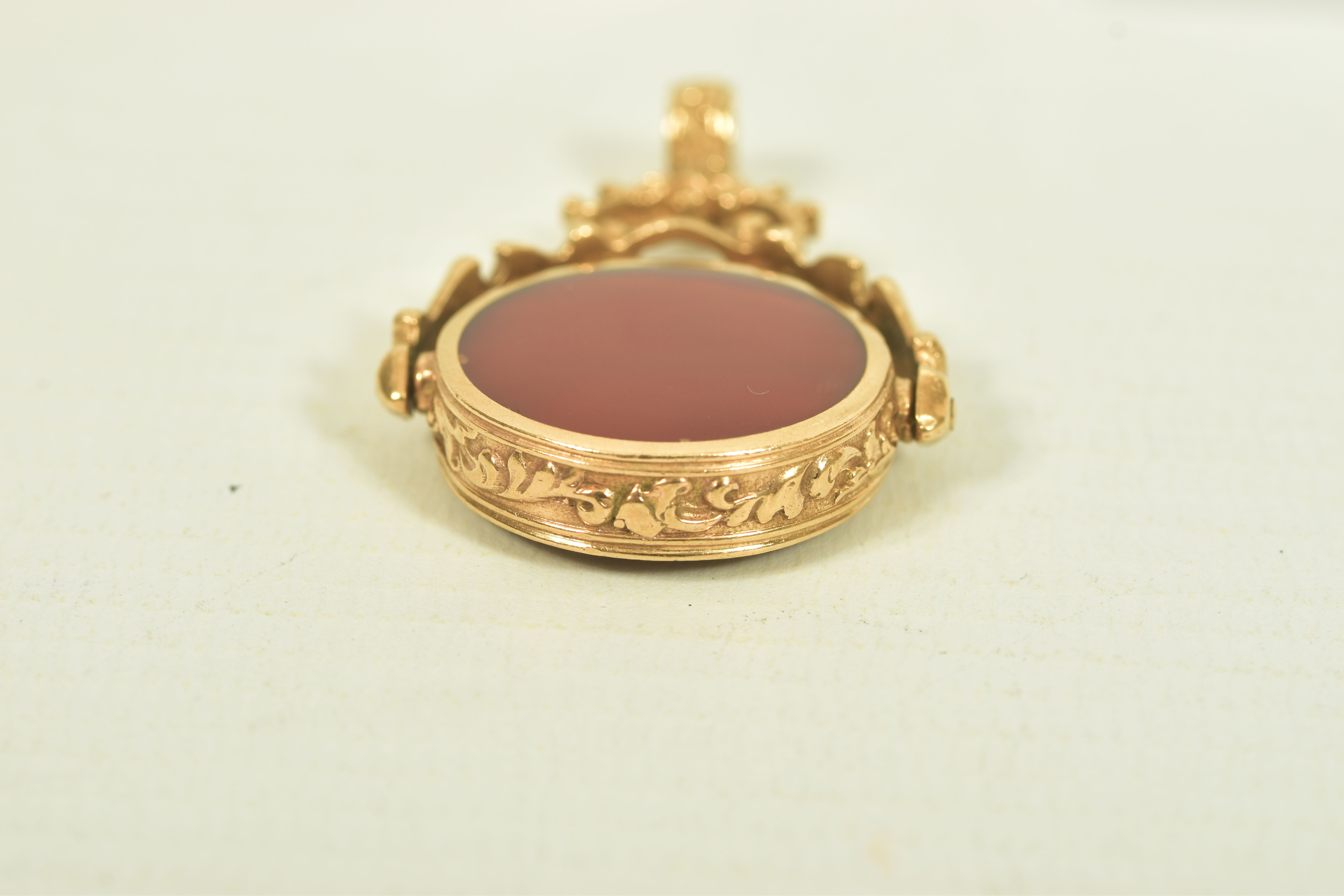A 9CT GOLD CARNELIAN AND AGATE SWIVEL FOB, the circular carnelian and agate panels, within a - Image 5 of 6