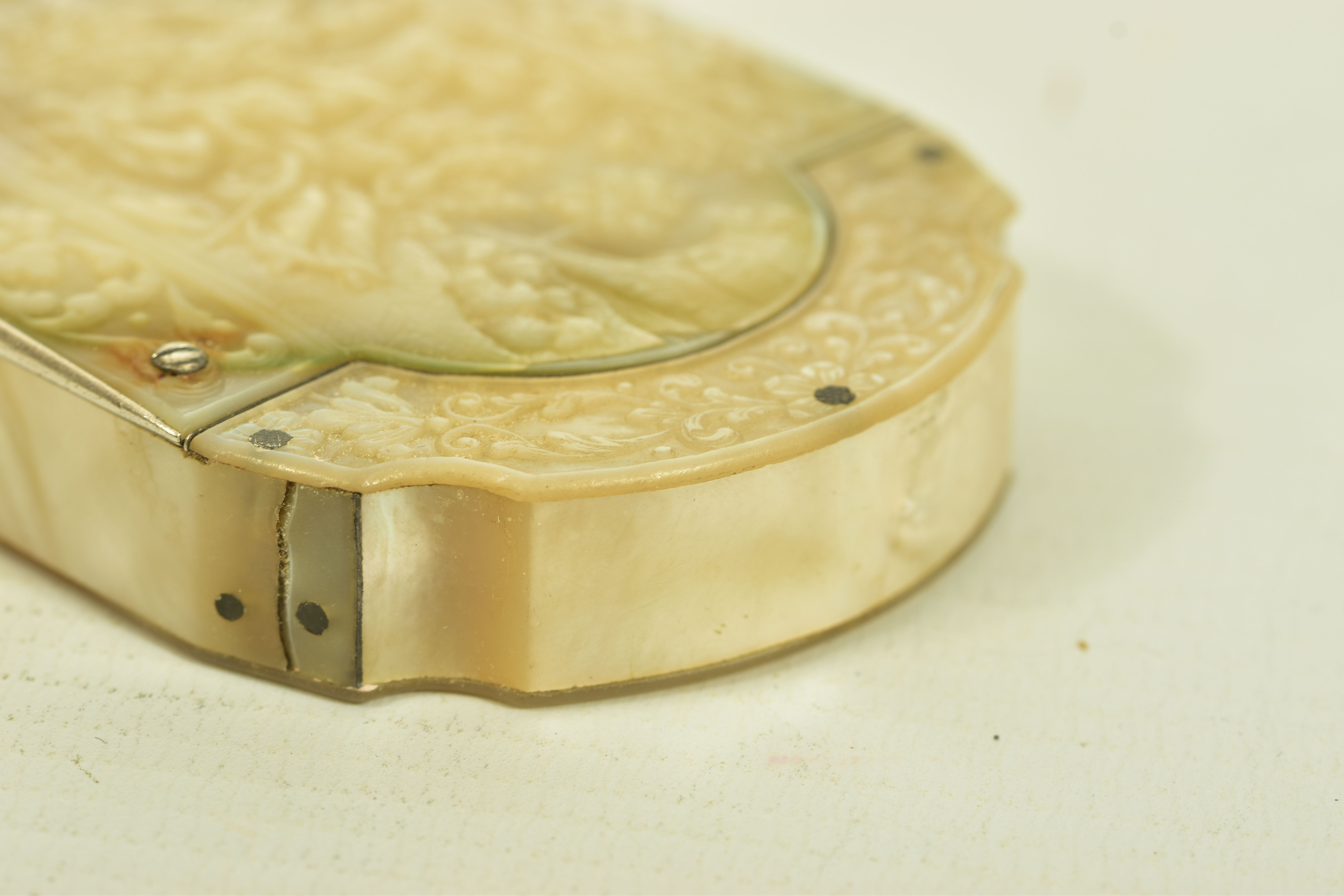 TWO GEORGIAN SNUFF BOXES (both AF), to include a mother of pearl snuff box the lid carved to - Image 3 of 8